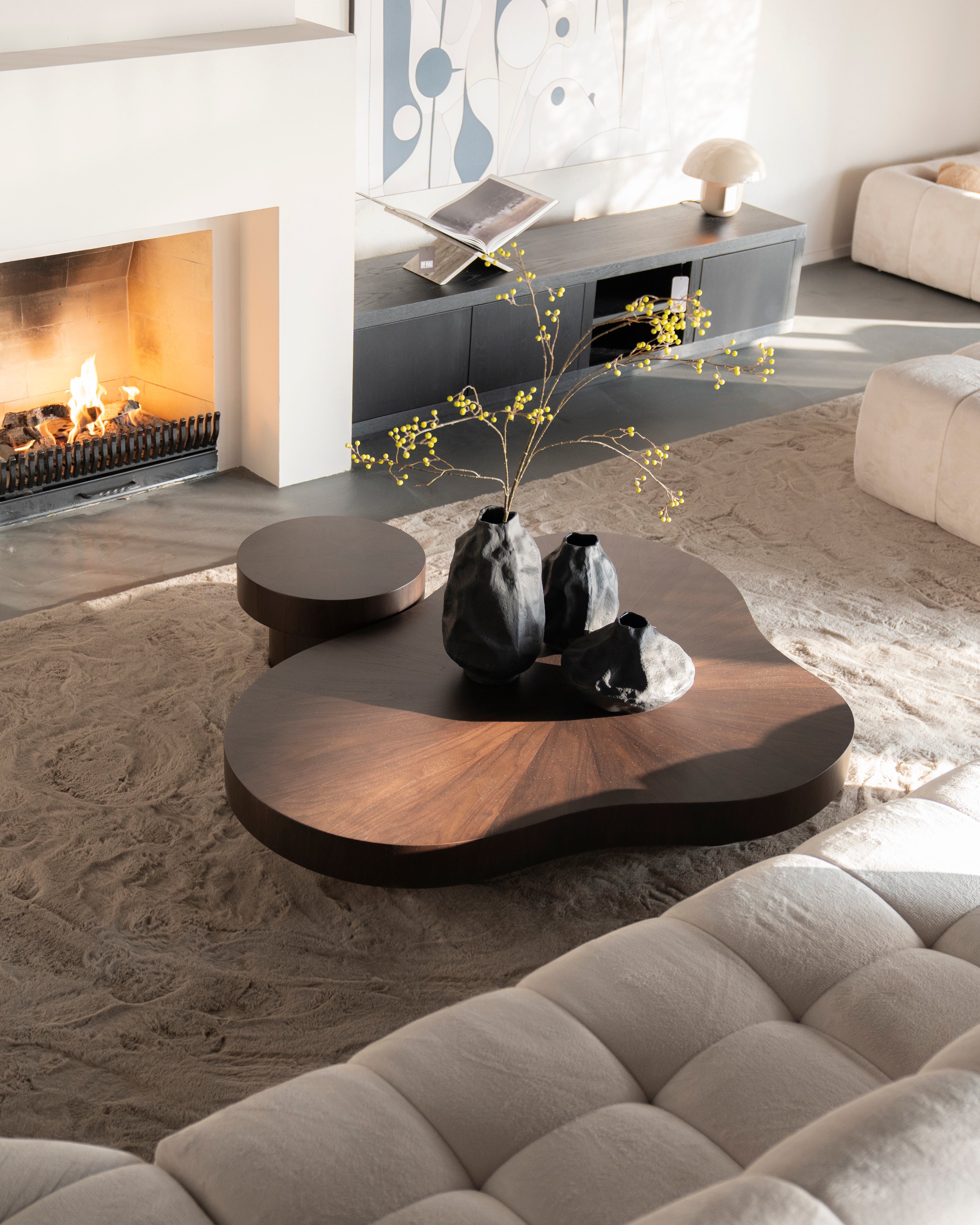 Stolik boczny BOBBIE ciemny fornir orzechowy