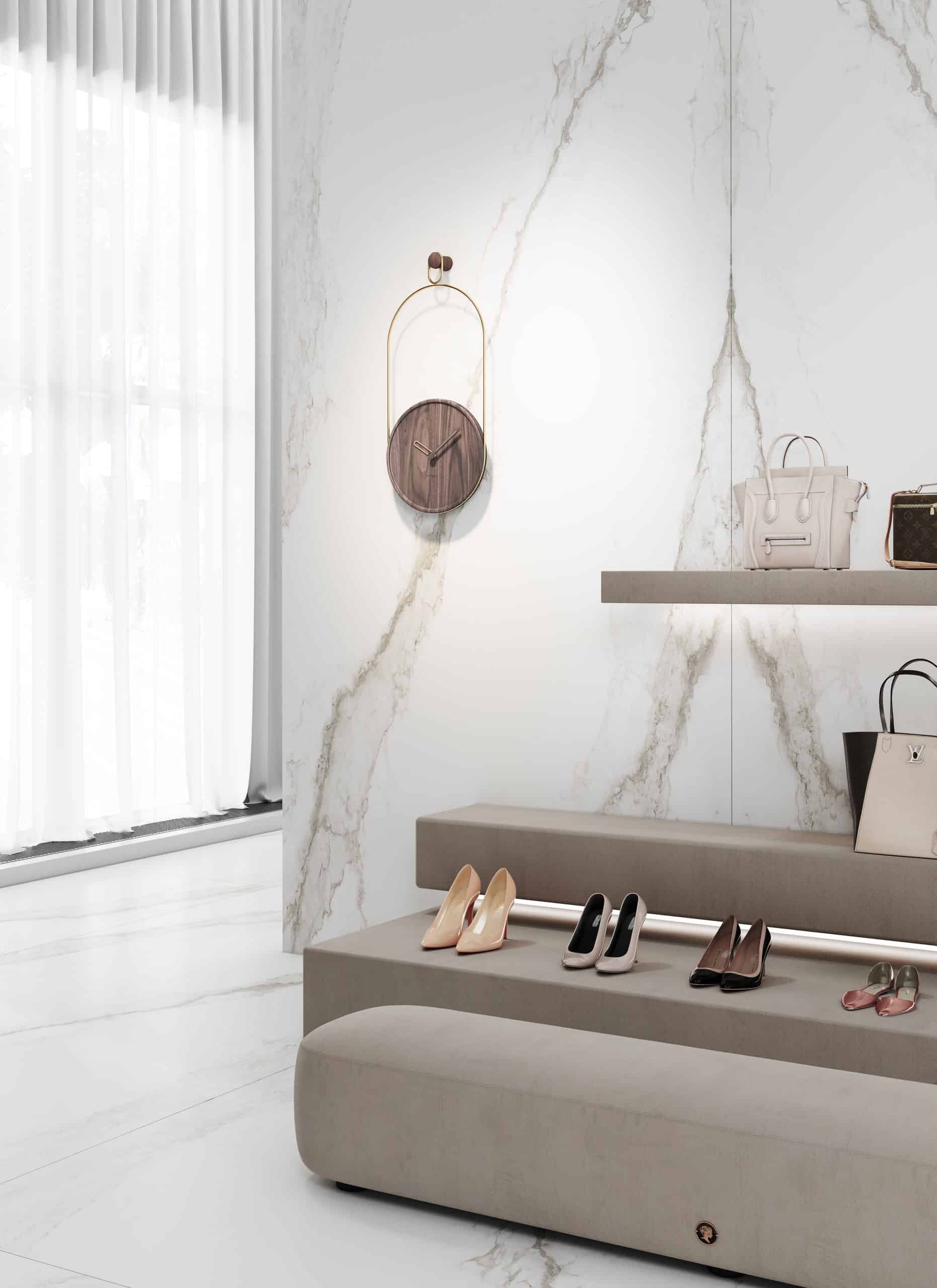 Wanduhr ESLABON aus Nussbaum mit Messing