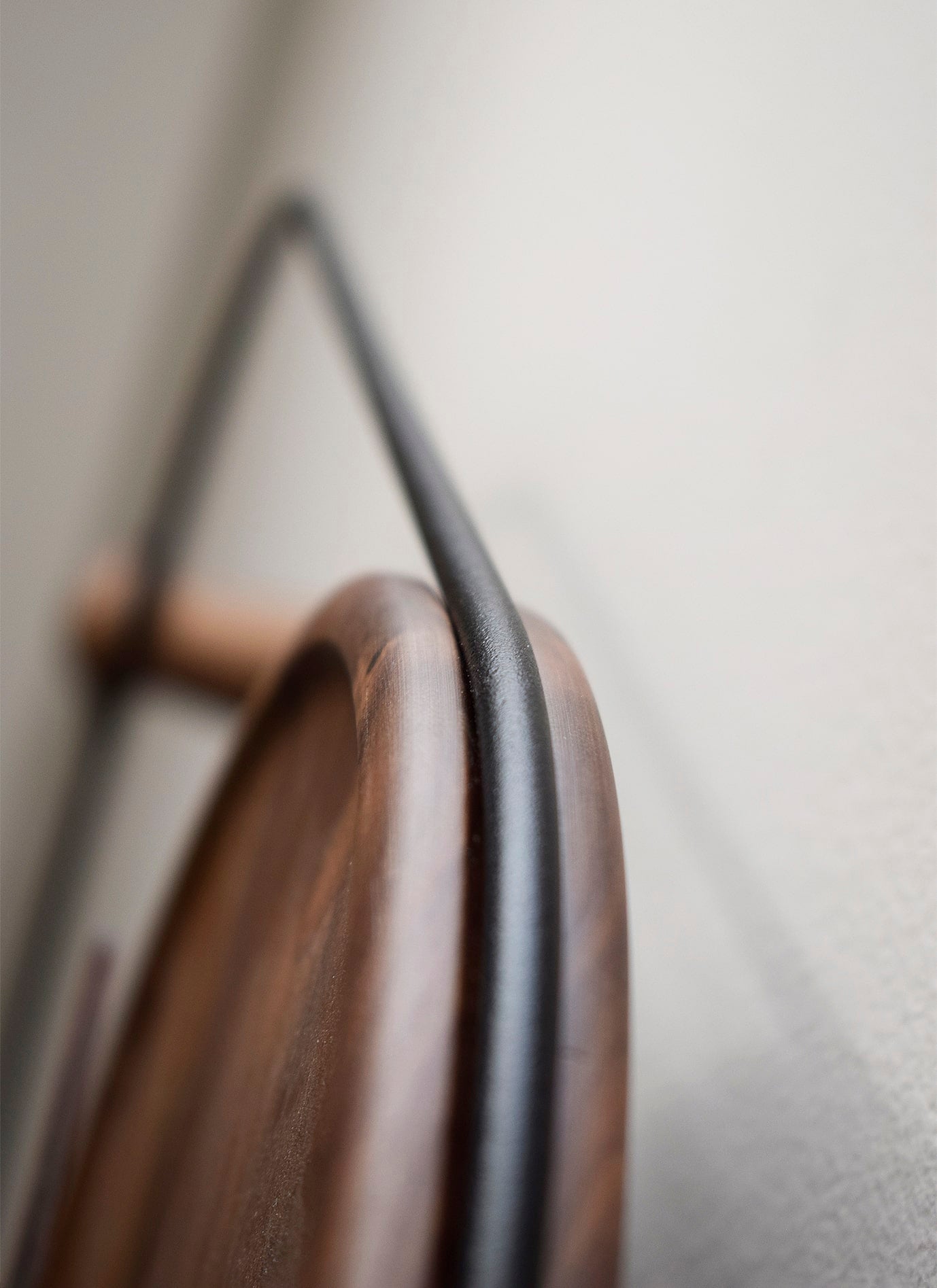 Wall Clock ESLABON Walnut Wood with Black