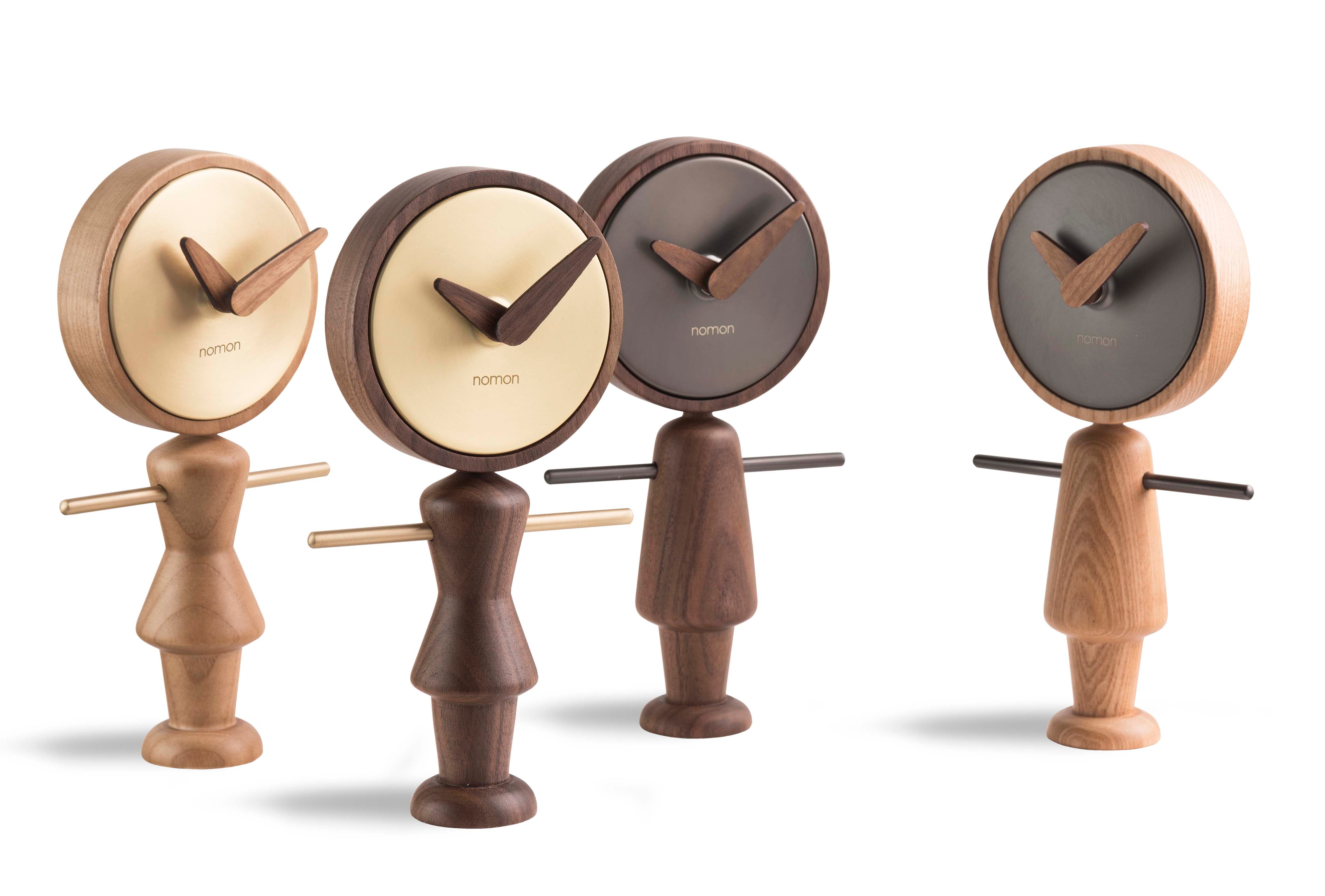 NENA table clock in oak wood with brass finish