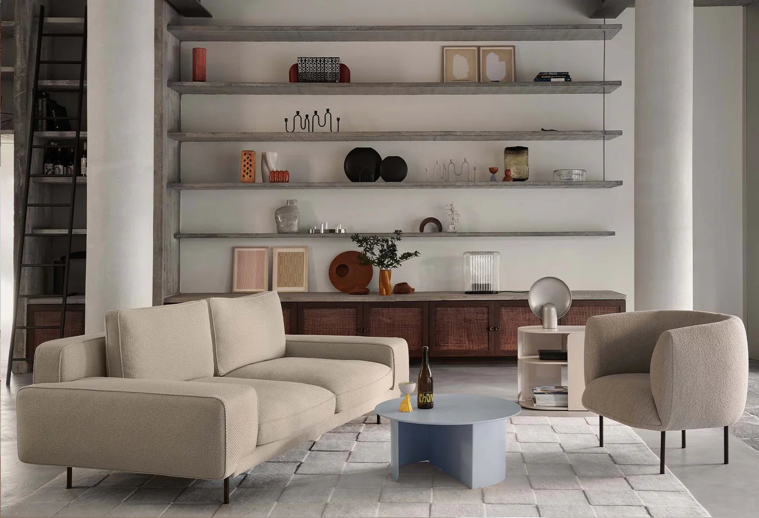 Sandfarbene PLATEAU-Schränke