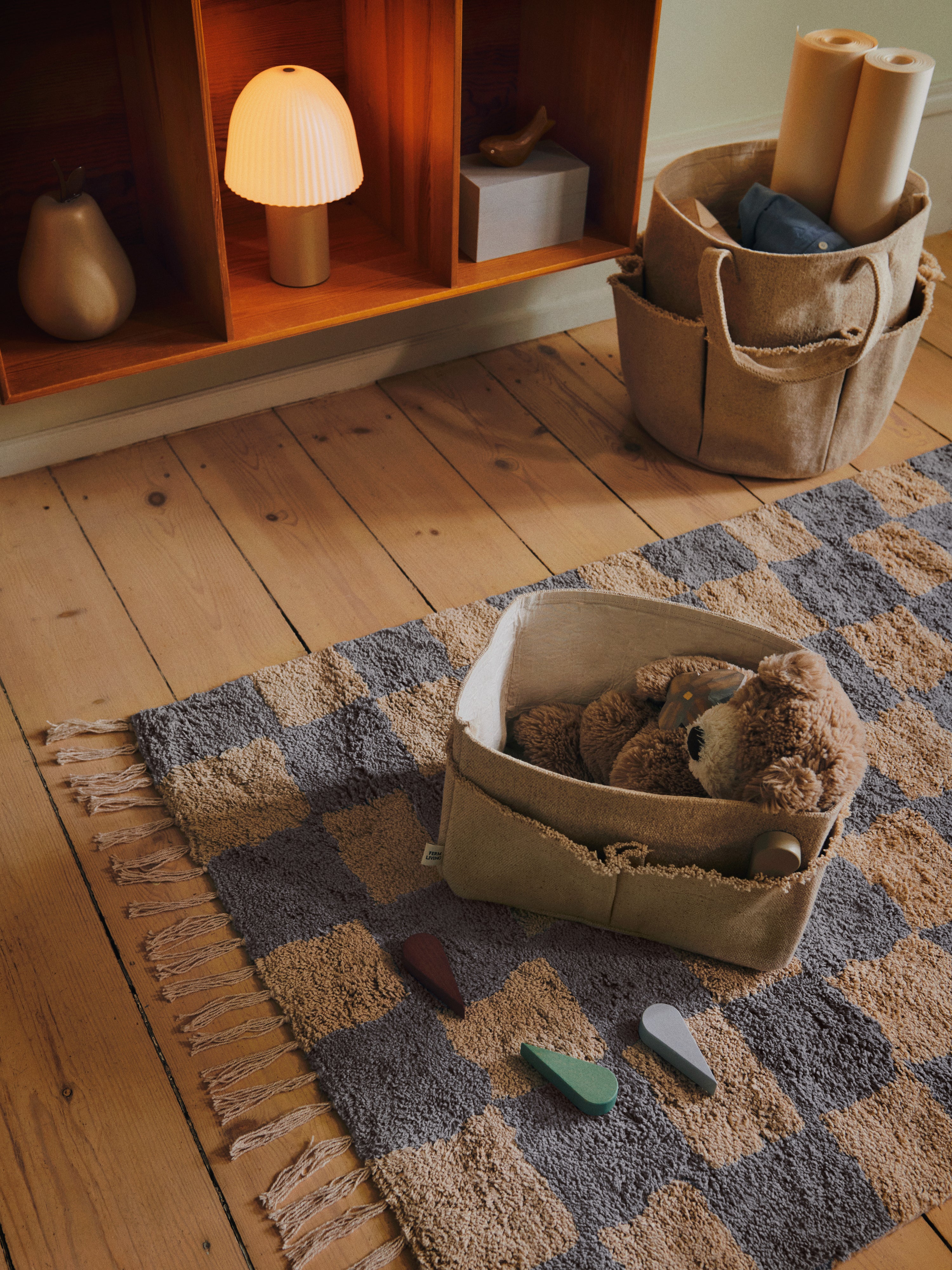MARA blue rug with sand
