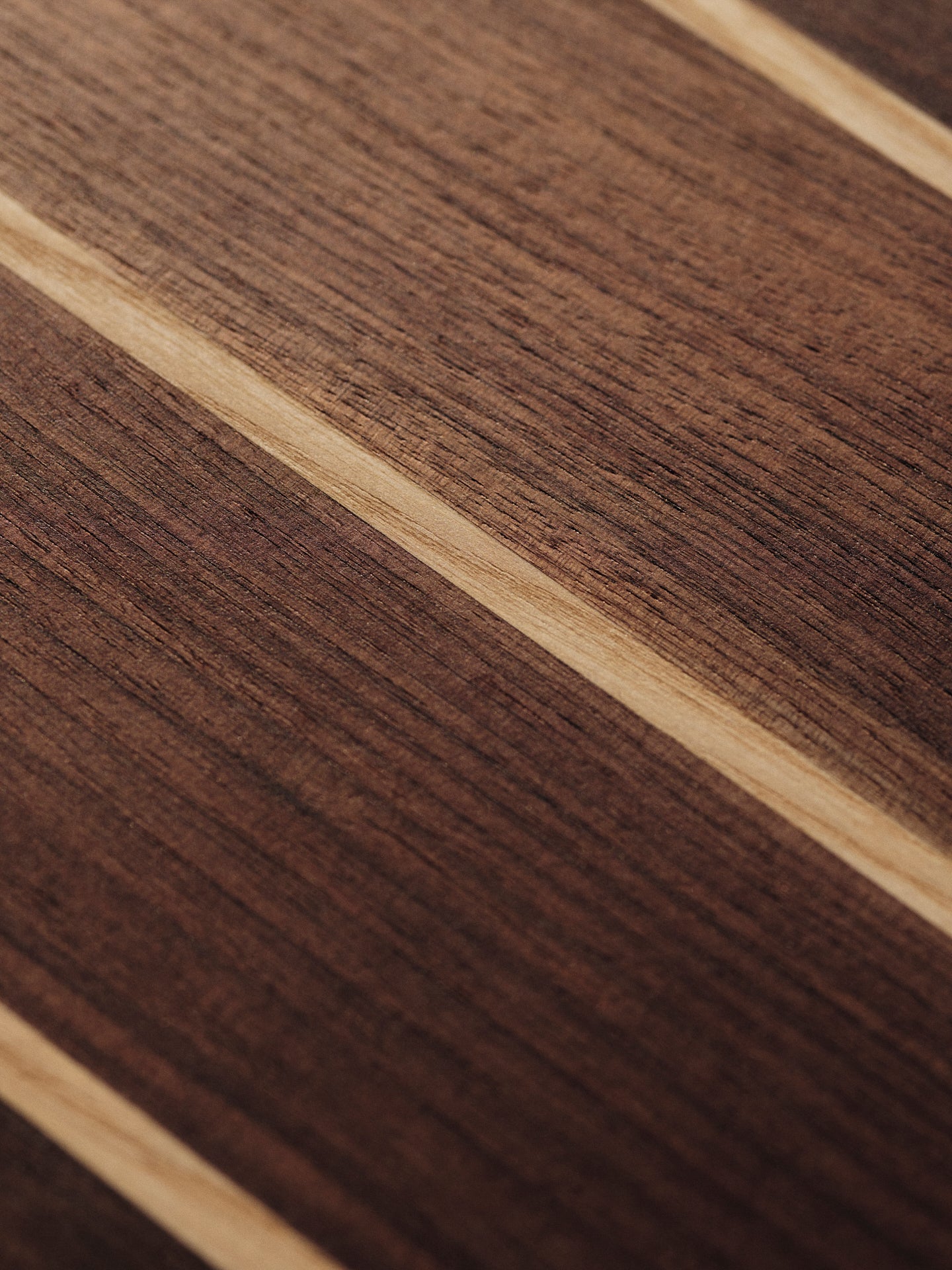 STRIBE walnut wood cutting board