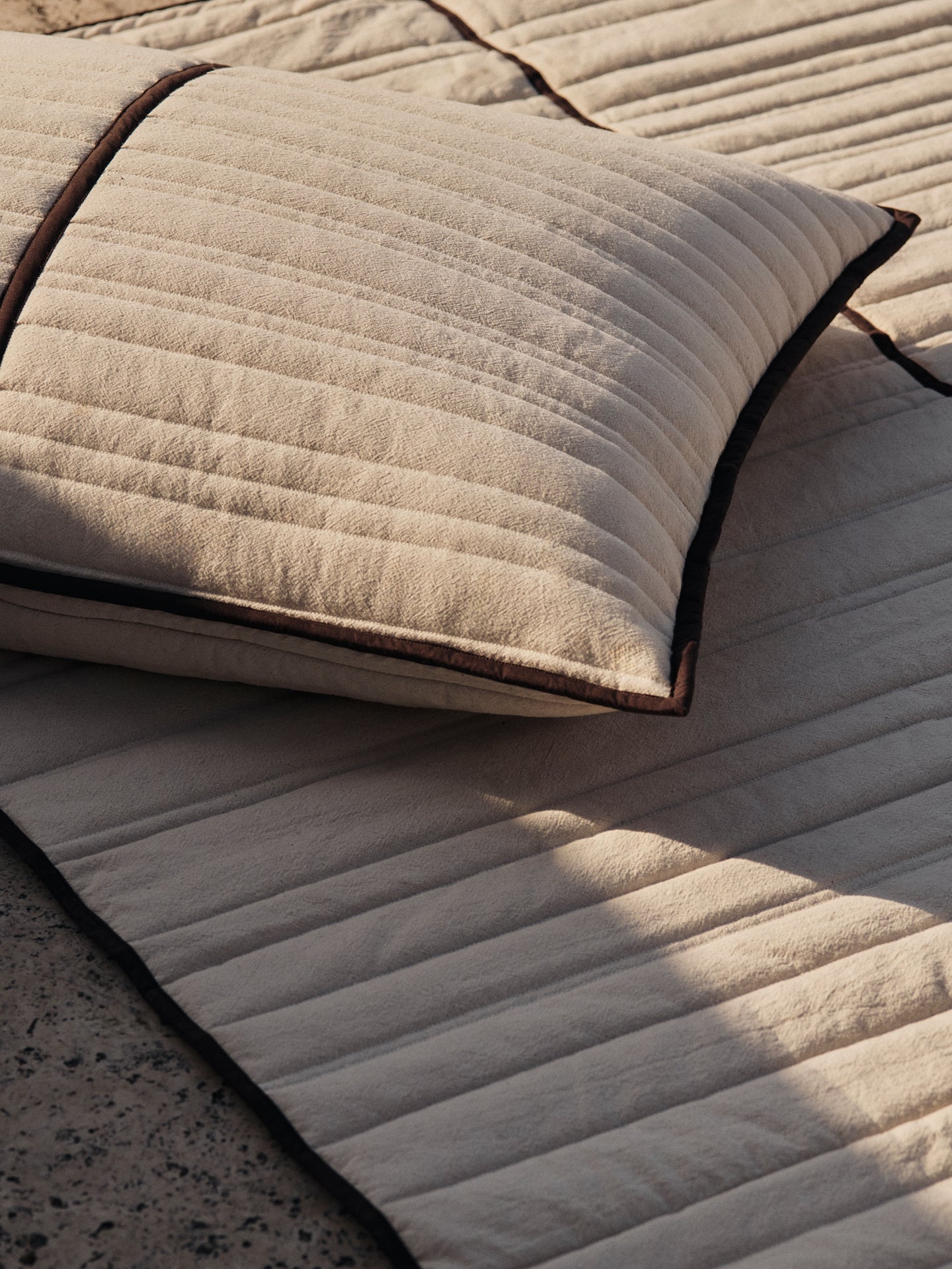 Narzuta VARI kremowy z brązowym