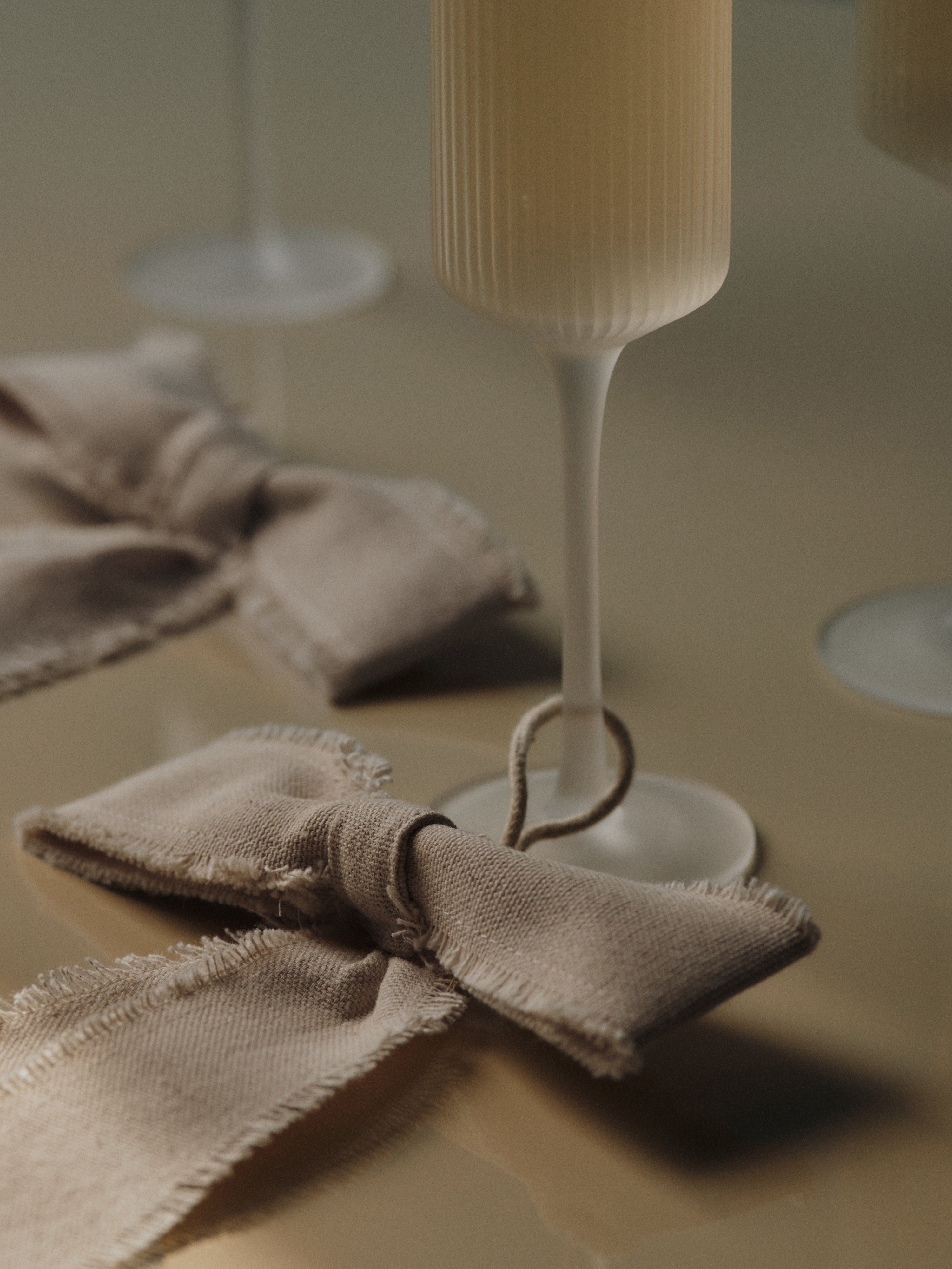 Zestaw kieliszków do szampana RIPPLE FLUTES białe szkło