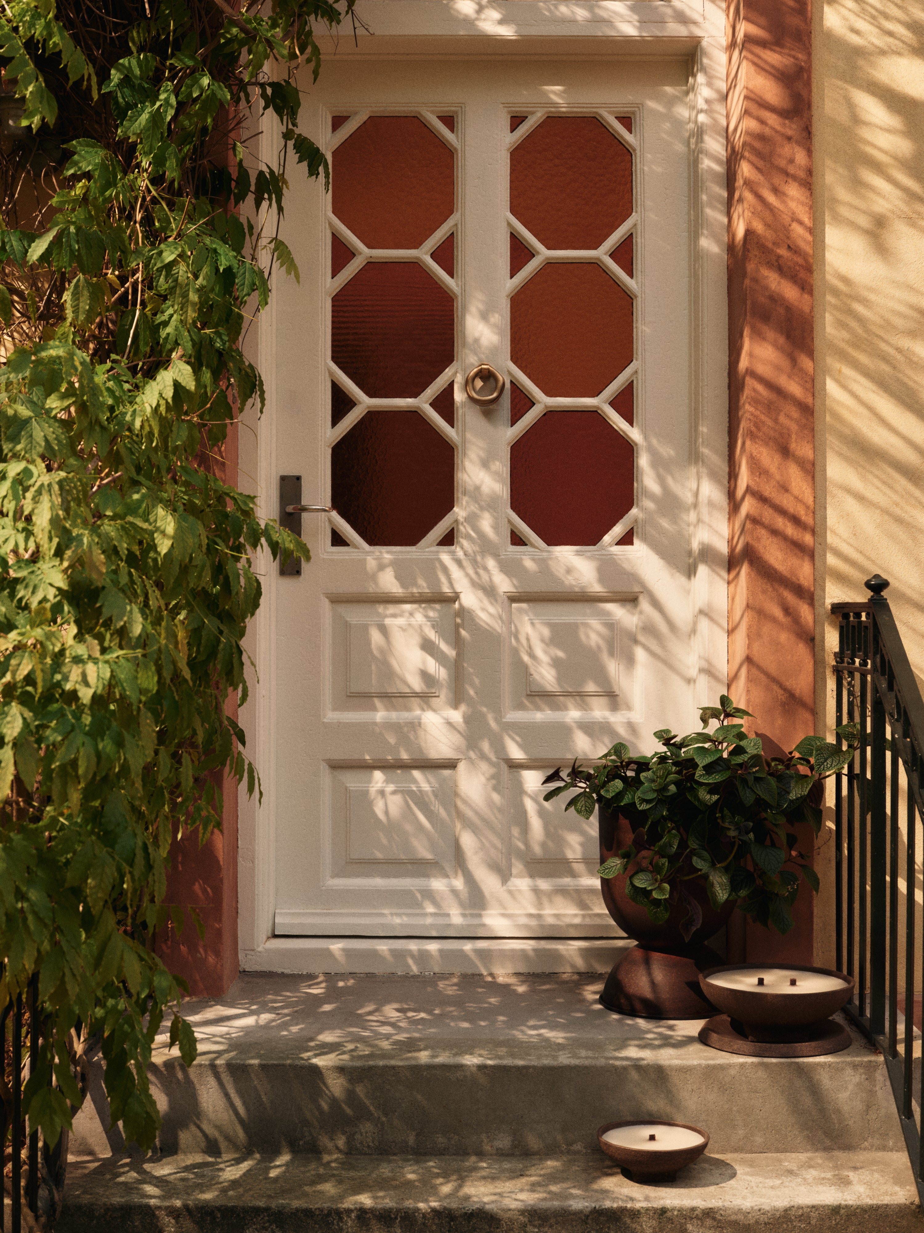 Hourglass Planter Rusty Brown