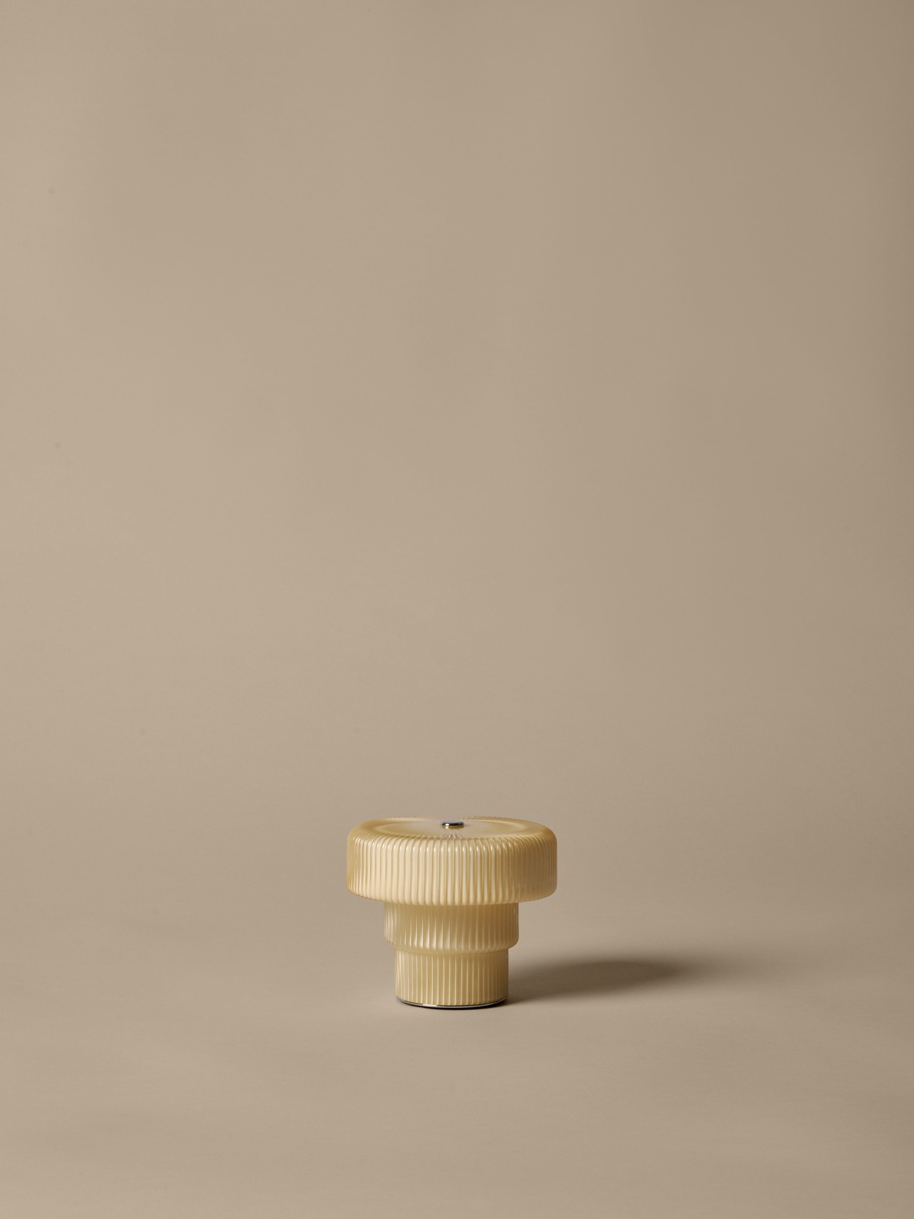 Tragbare Lampe RIPPLE cremefarben