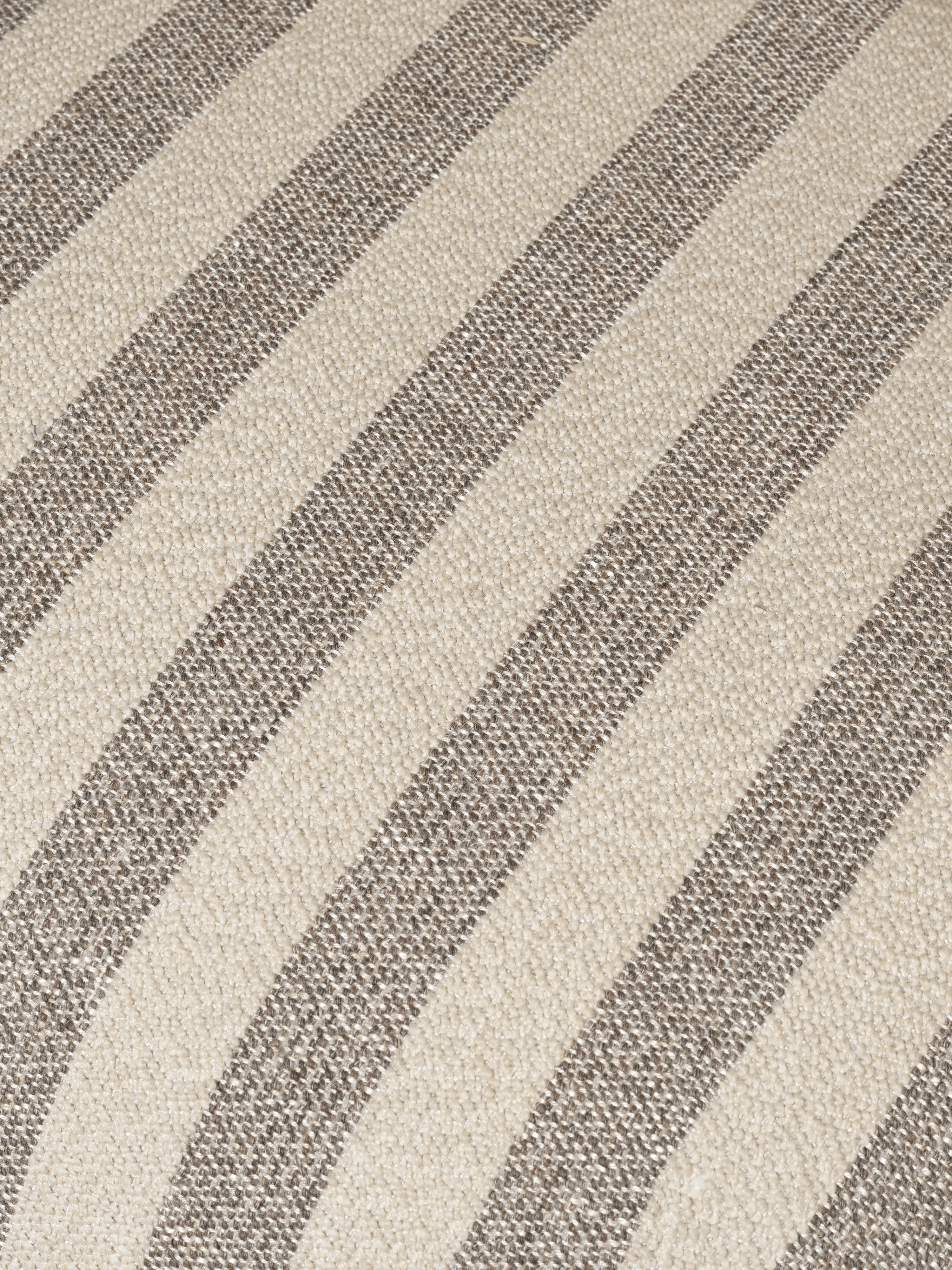 Puff RICO Louisiana sandfarben mit gebrochenem Weiß