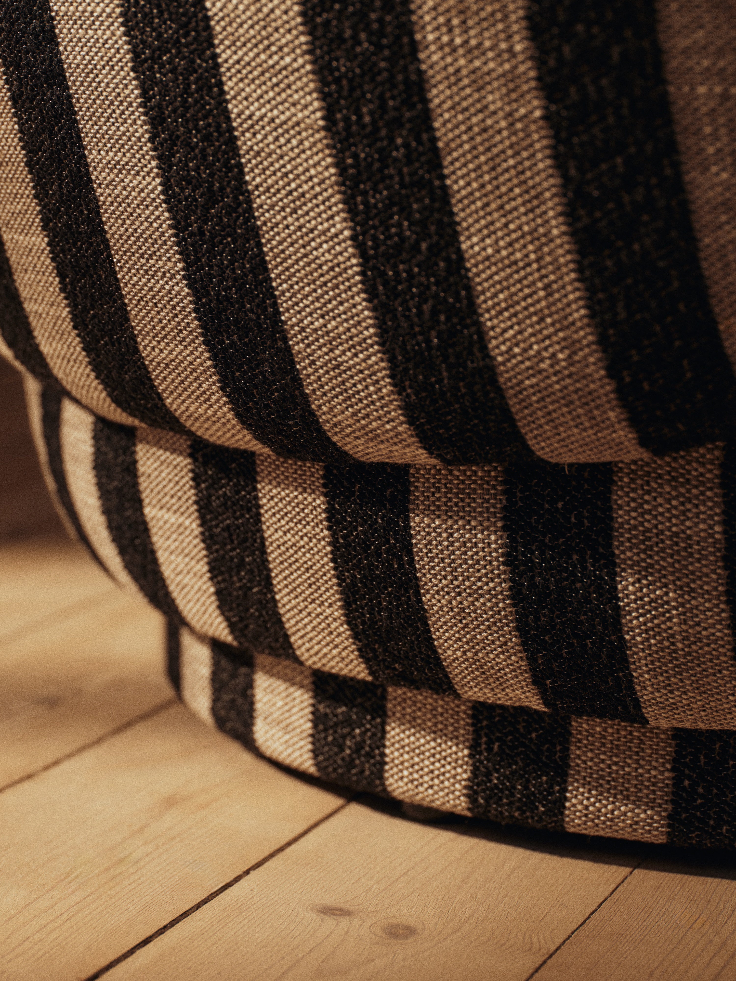 RICO PICCOLO Armchair Louisiana Black with Sand