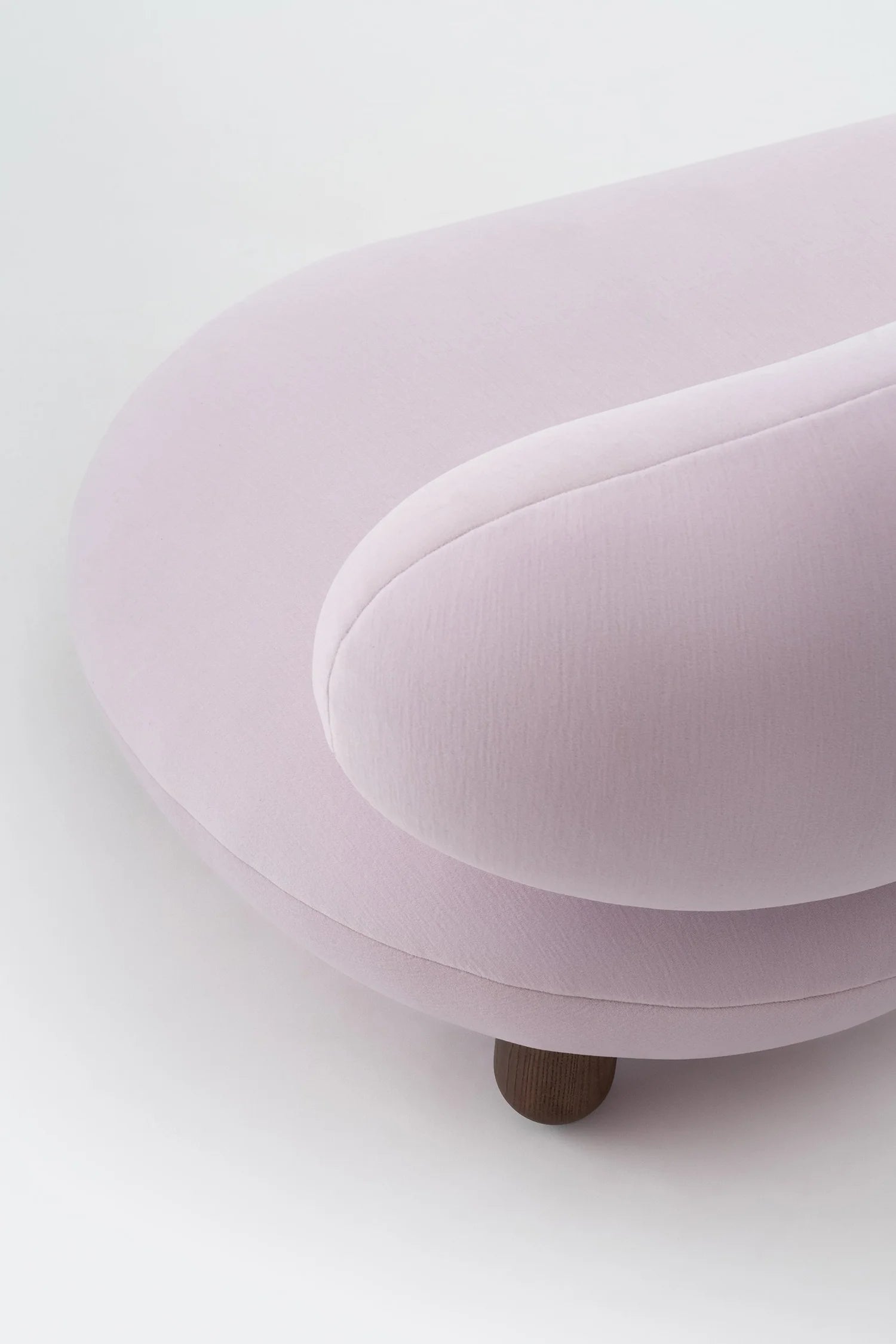 Sofa FLOCK tapicerowana z drewnianą podstawą