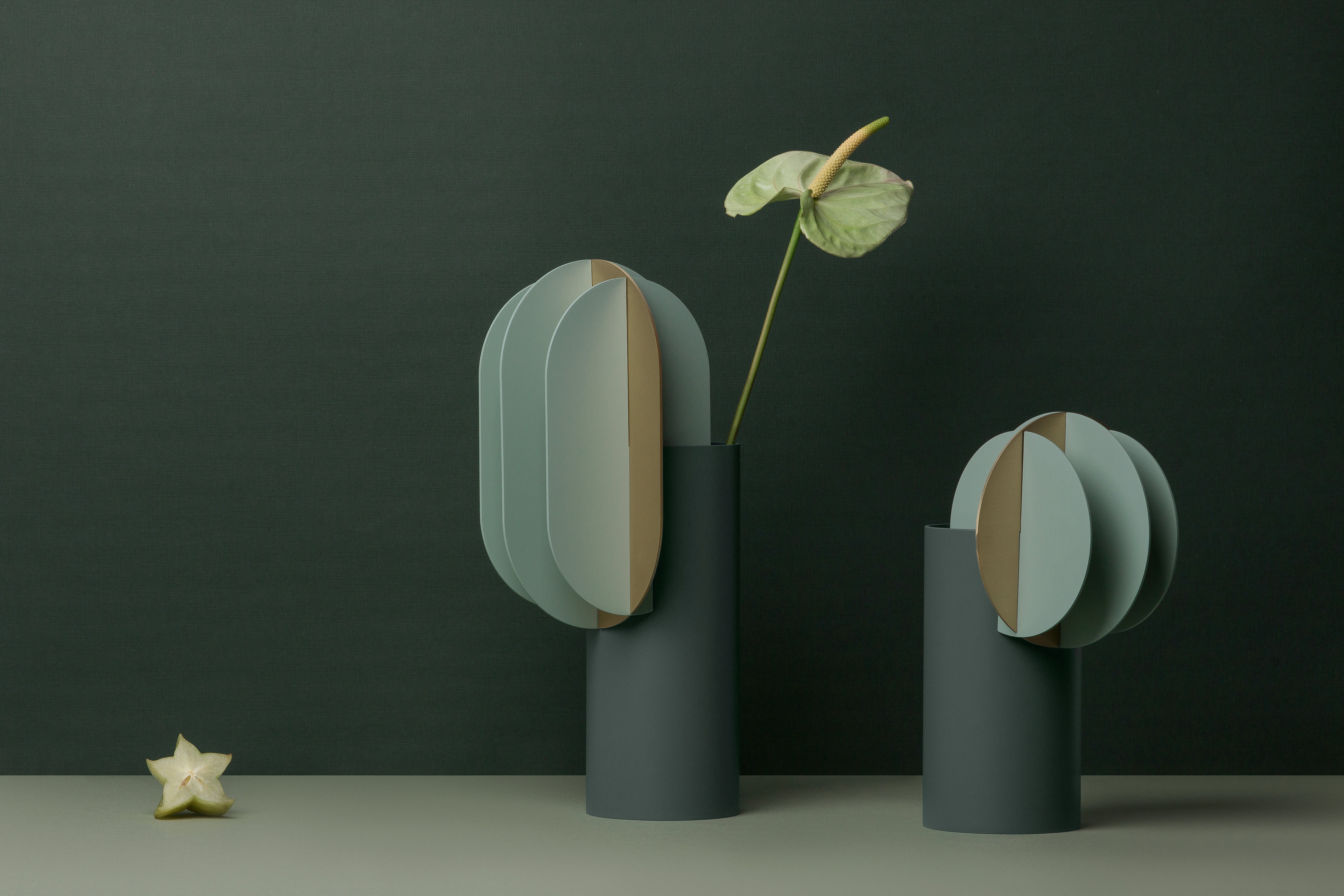 Vase DELAUNAY grün mit Messing