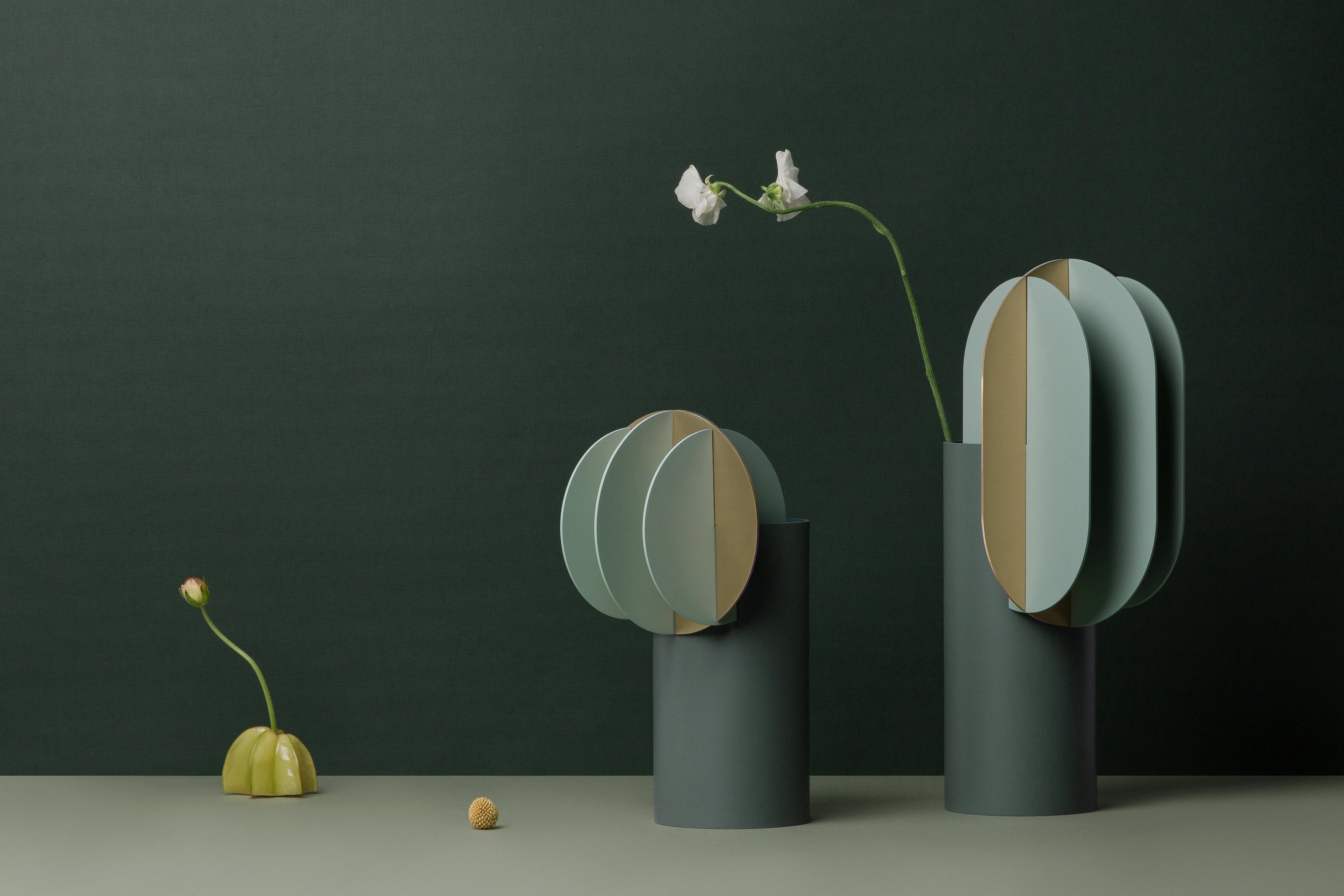 Vase DELAUNAY grün mit Messing