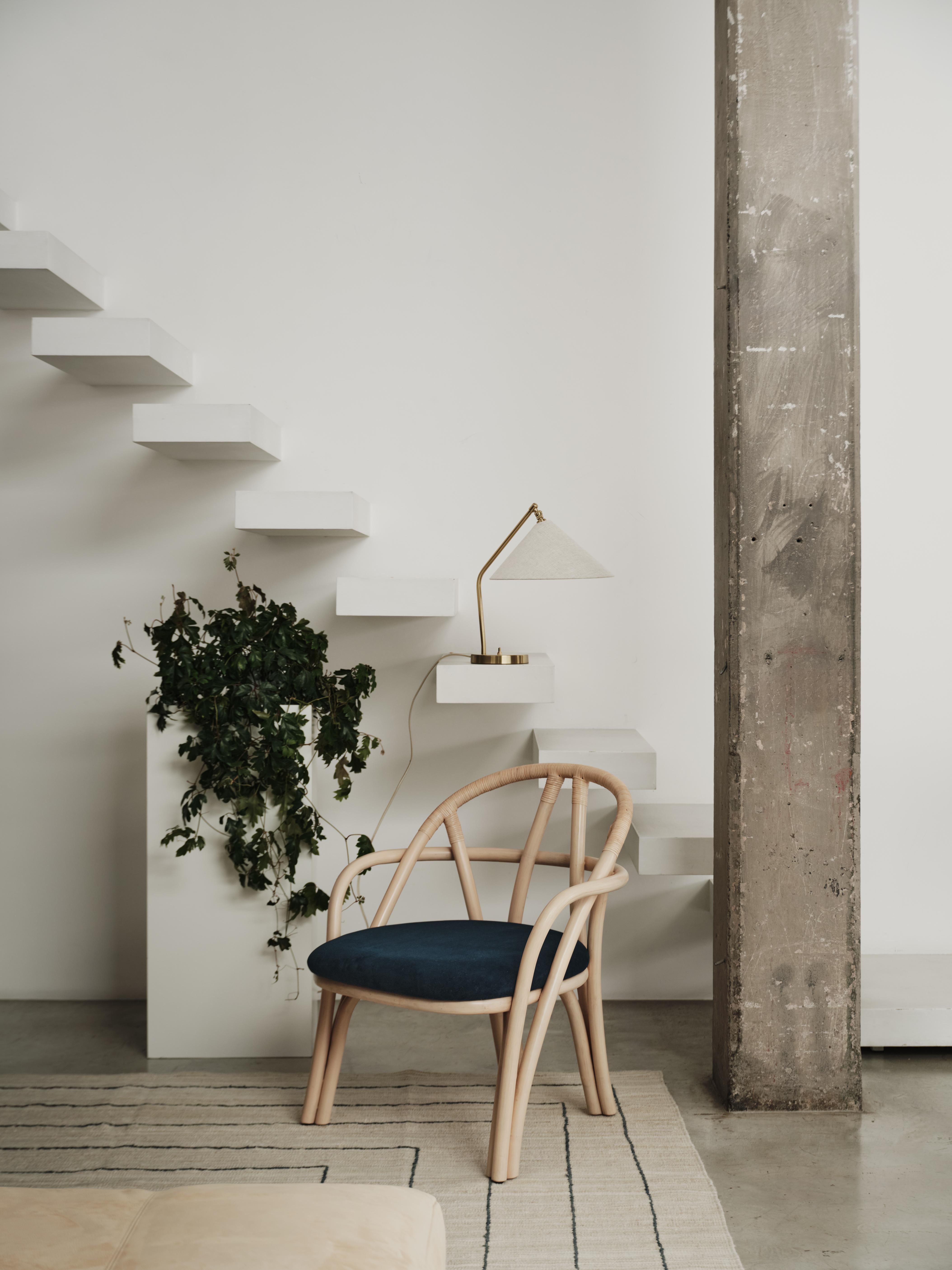 Lampa stołowa GRÄSHOPPA mosiądz i płótno