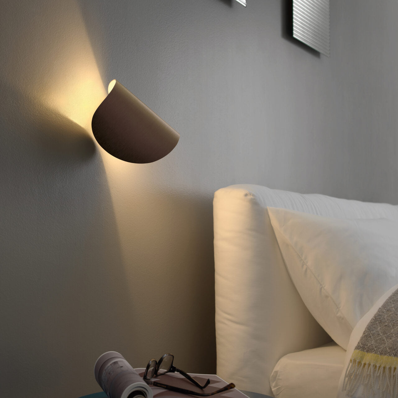 Lampa ścienna IO brązowy