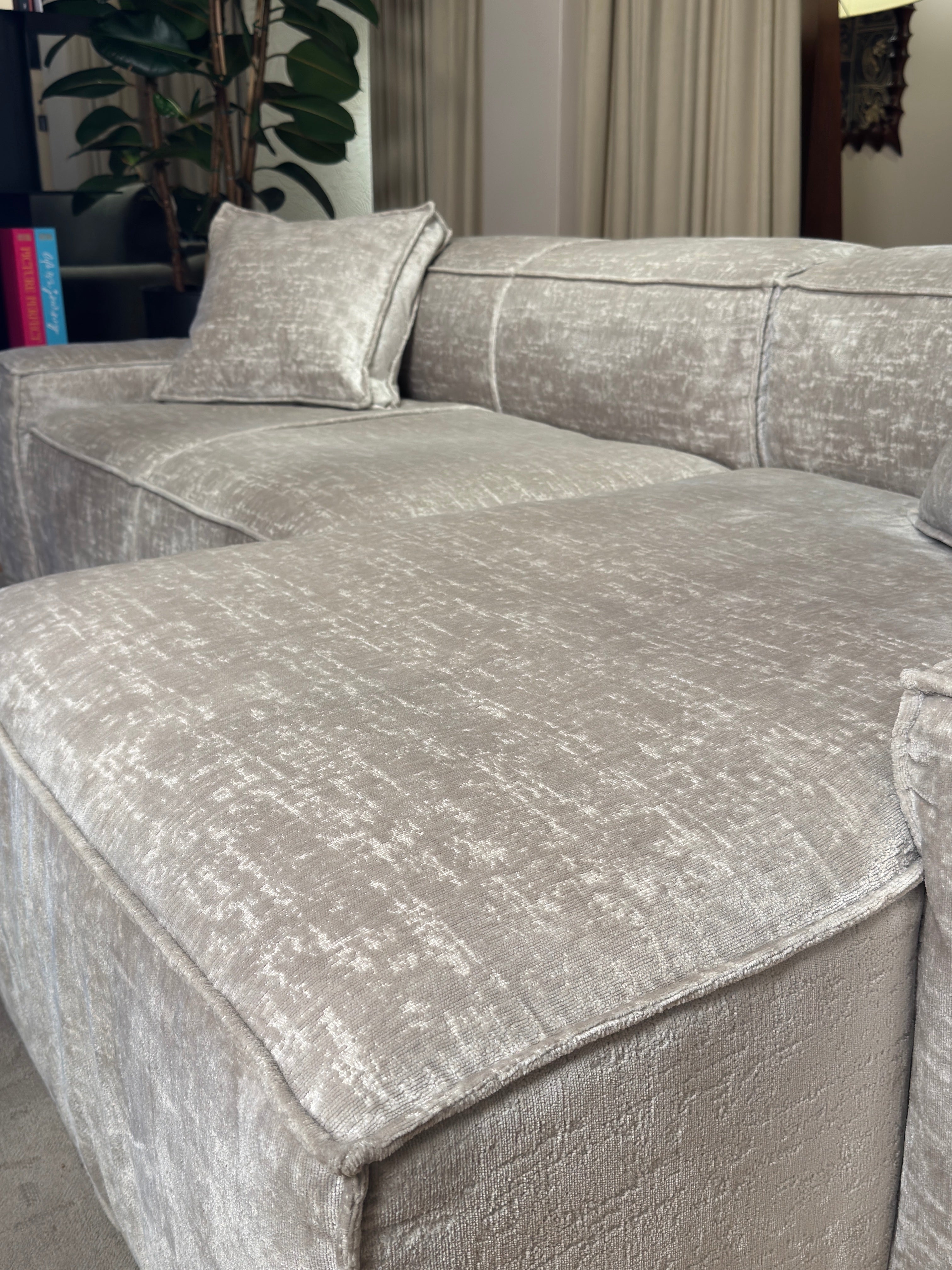 Narożnik z 2 poduszkami CUSHIONS szary w tkaninie Smeraldo - poekspozycyjny