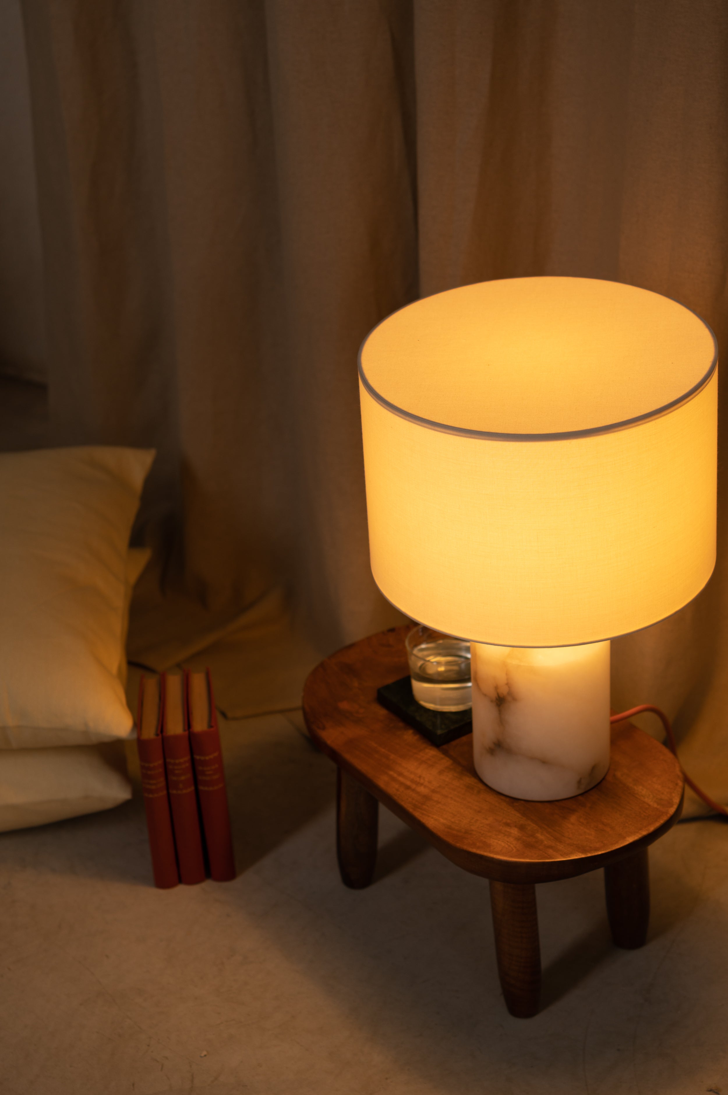 Lampa stołowa JOSEF biały alabaster