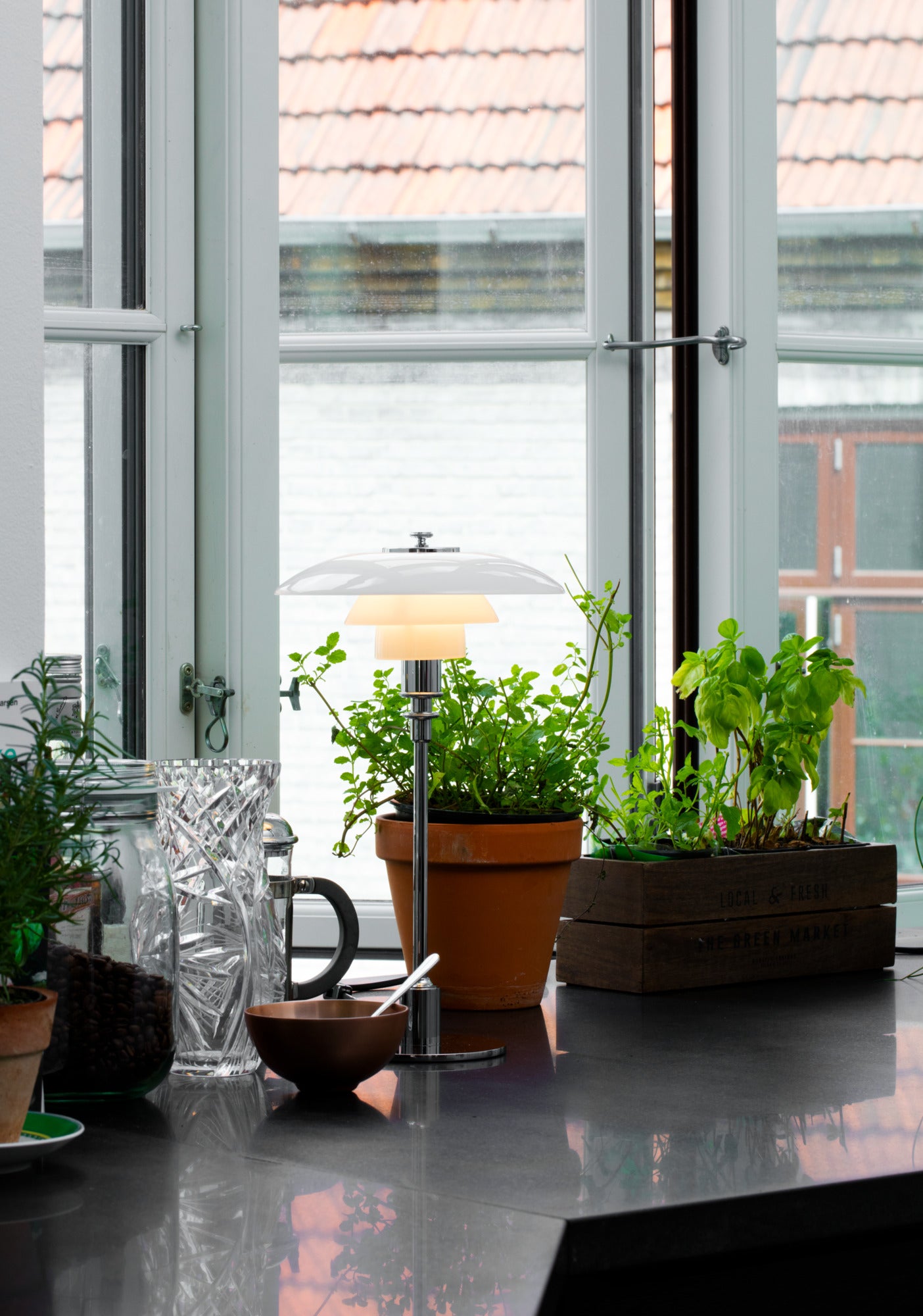 Lampa stołowa PH 2/1 biały z chromowaną podstawą