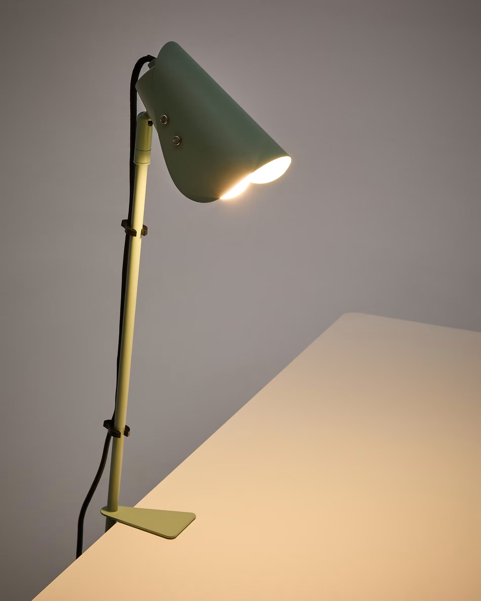 Desk lamp with clip JULA green