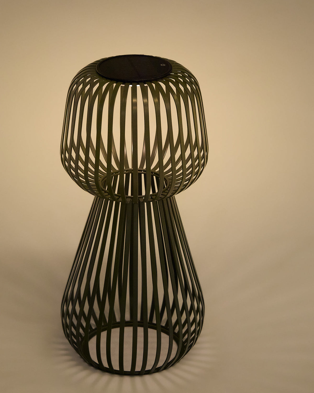 Lampa stołowa ogrodowa solarna REIBA zielony metal – ujęcie 5