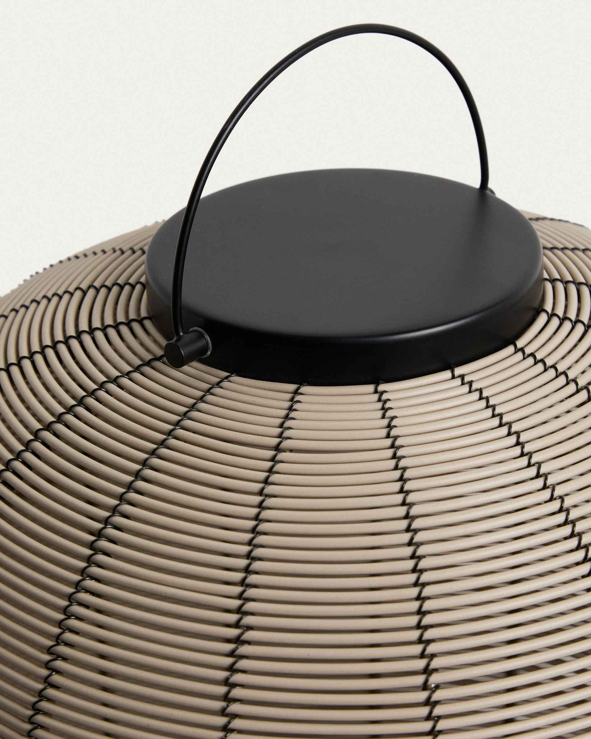 Lampa stołowa przenośna SARANELLA LED jasnoszary syntetyczny rattan – ujęcie 3