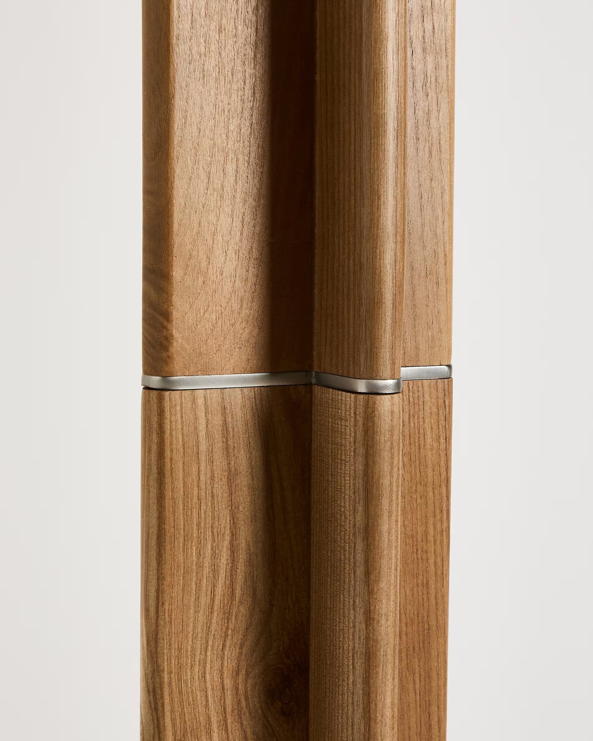 Stehlampe NIANI grau mit Holzfuß