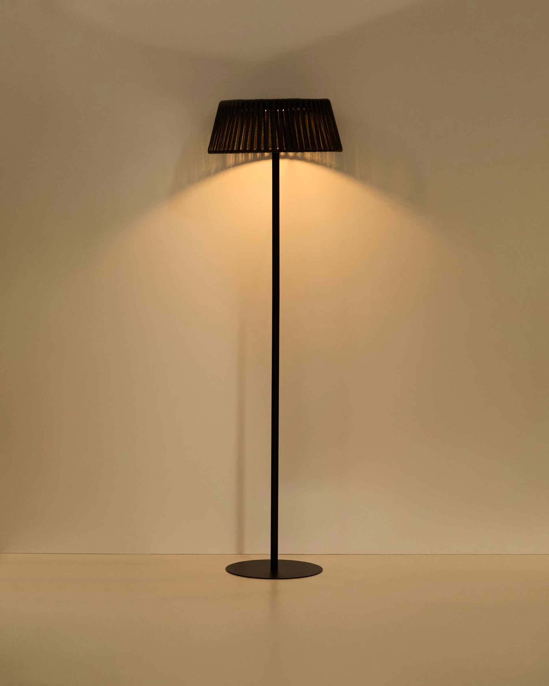 Lampa ogrodowa podłogowa solarna ALDET czarny