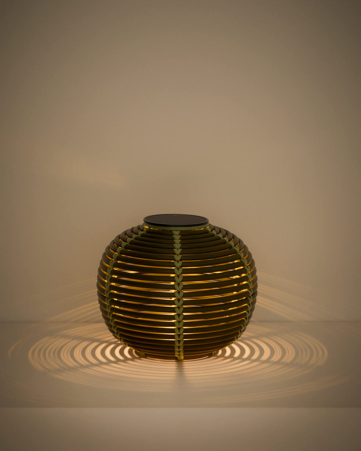 Lampa stołowa ogrodowa solarna LED GAROINA zielony rattan syntetyczny – ujęcie 6