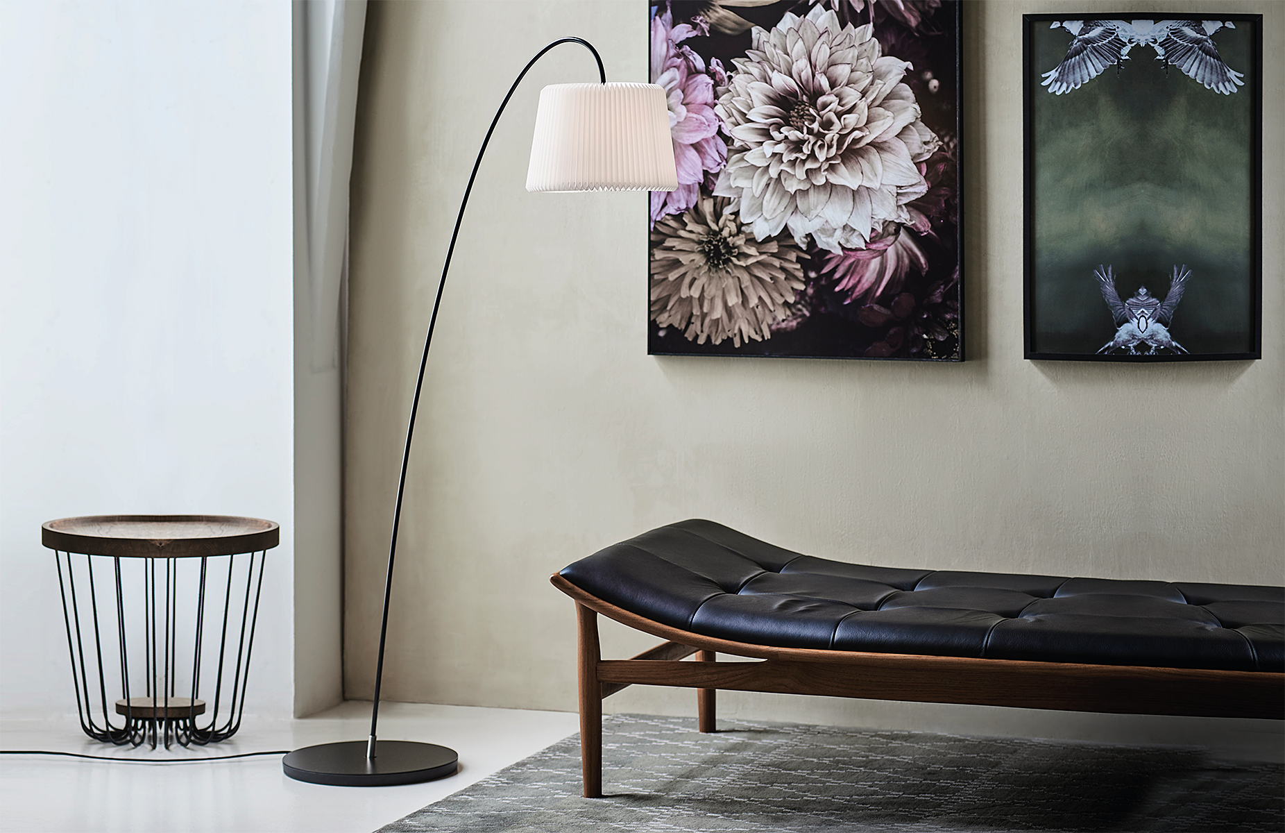 Lampa podłogowa MODEL 320 SNOWDROP biały z czarną podstawą