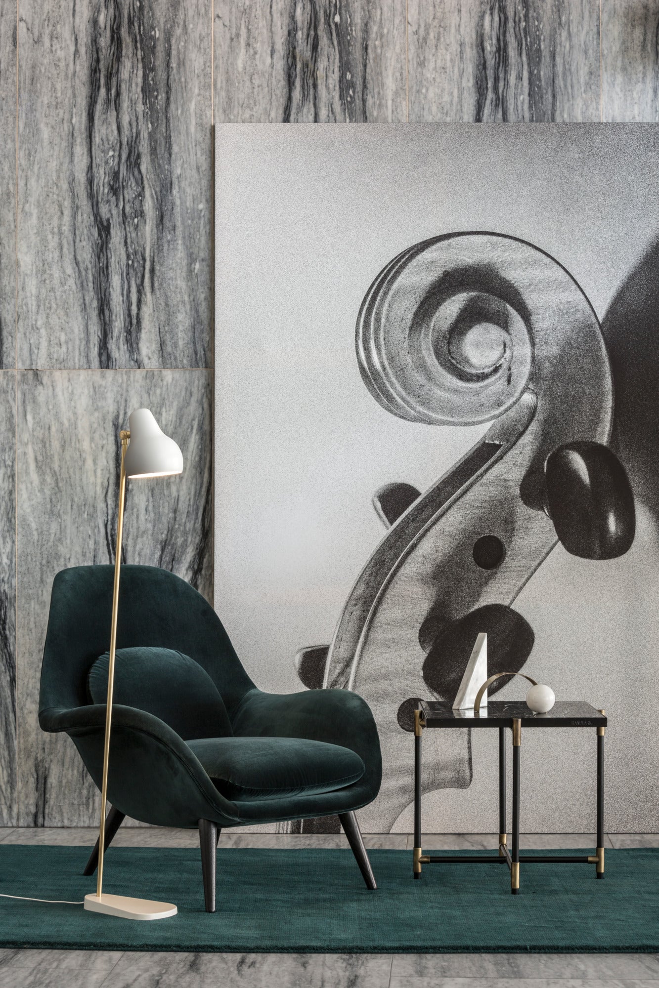 Lampa podłogowa VL 38 biały ze złotym wykończeniem