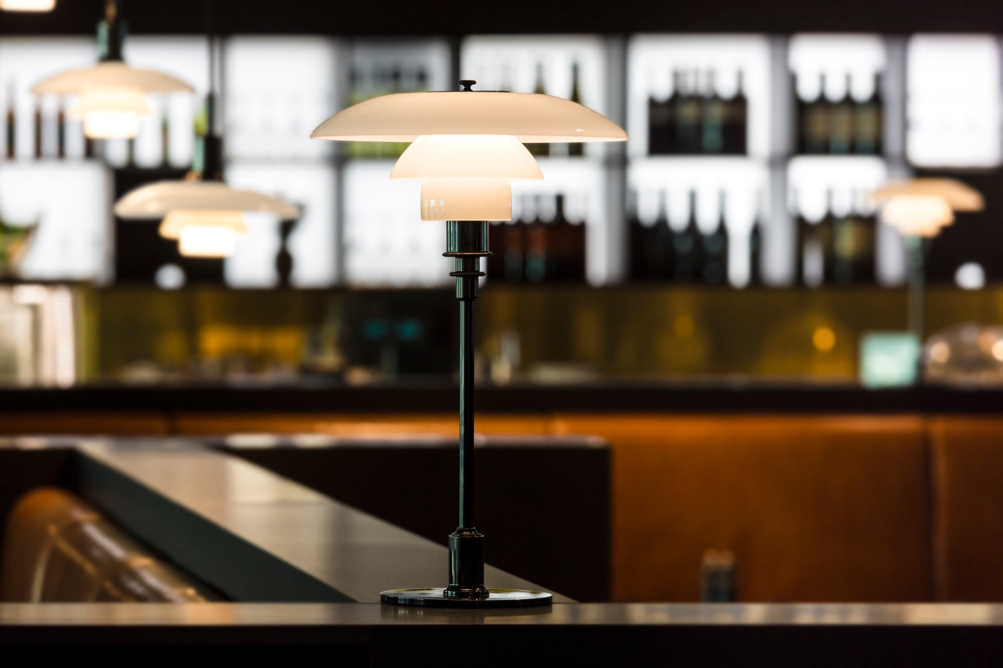 Lampa stołowa PH 3/2 biały z czarną podstawą