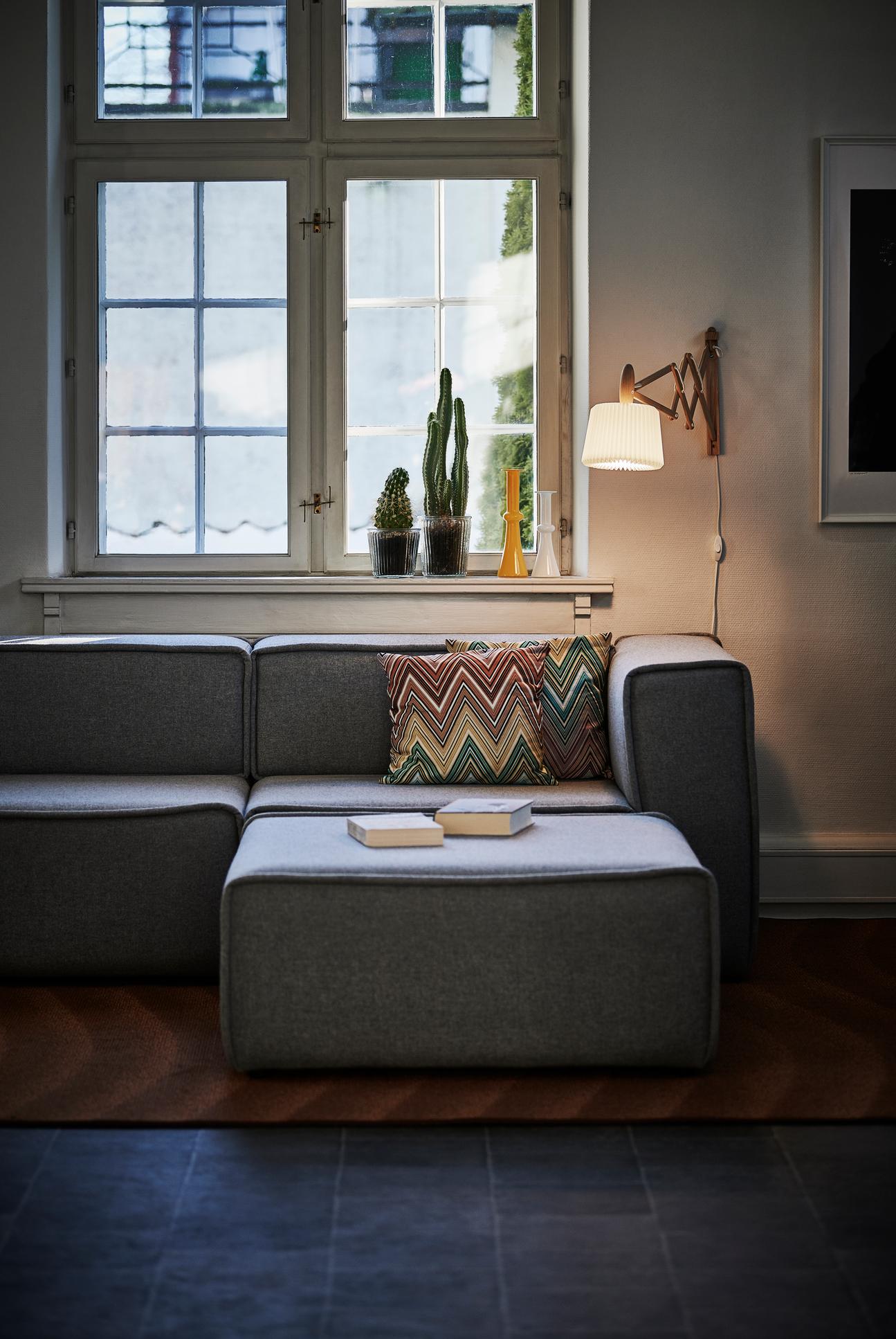 Lampa ścienna MODEL 223 120 SAX biały z jasną dębową podstawą