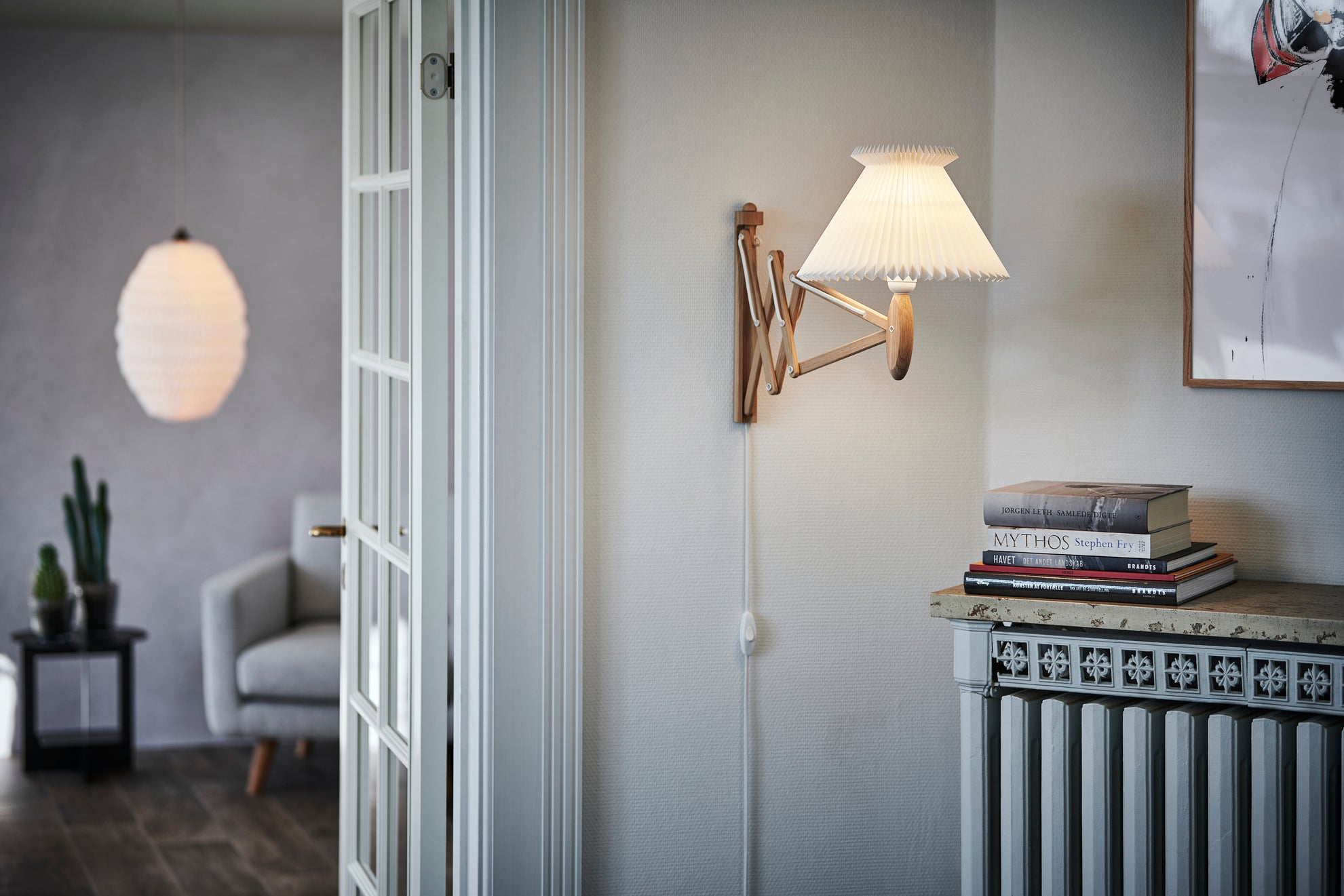 Lampa ścienna MODEL 224 6/17 SAX biały z jasną dębową podstawą