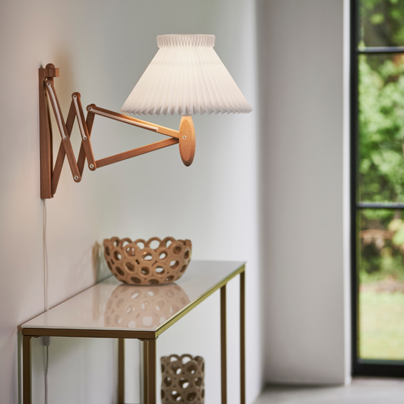 Lampa ścienna MODEL 224 6/17 SAX biały z jasną dębową podstawą