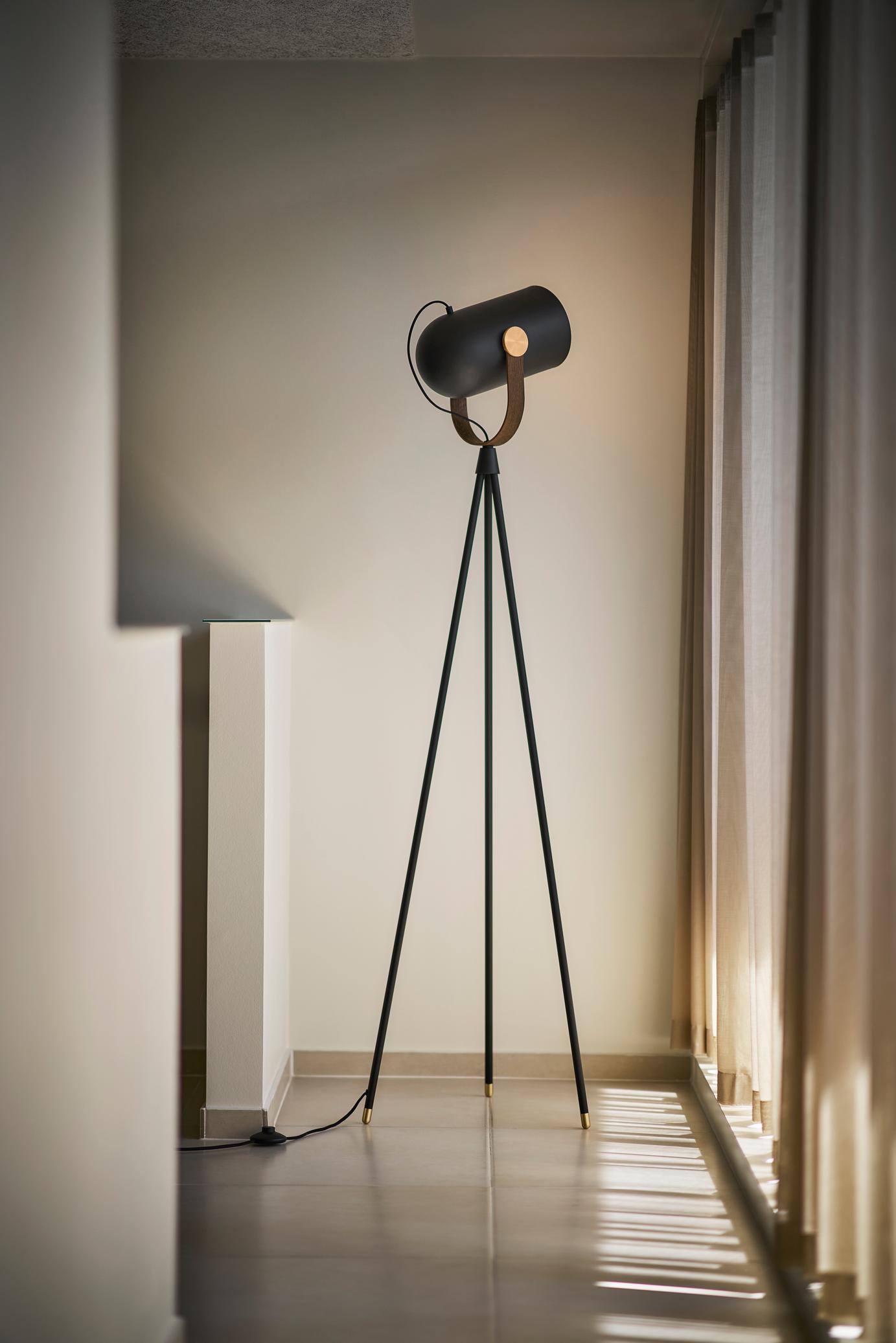 Lampa podłogowa MODEL 362 CARRONADE II czarny ze złotym