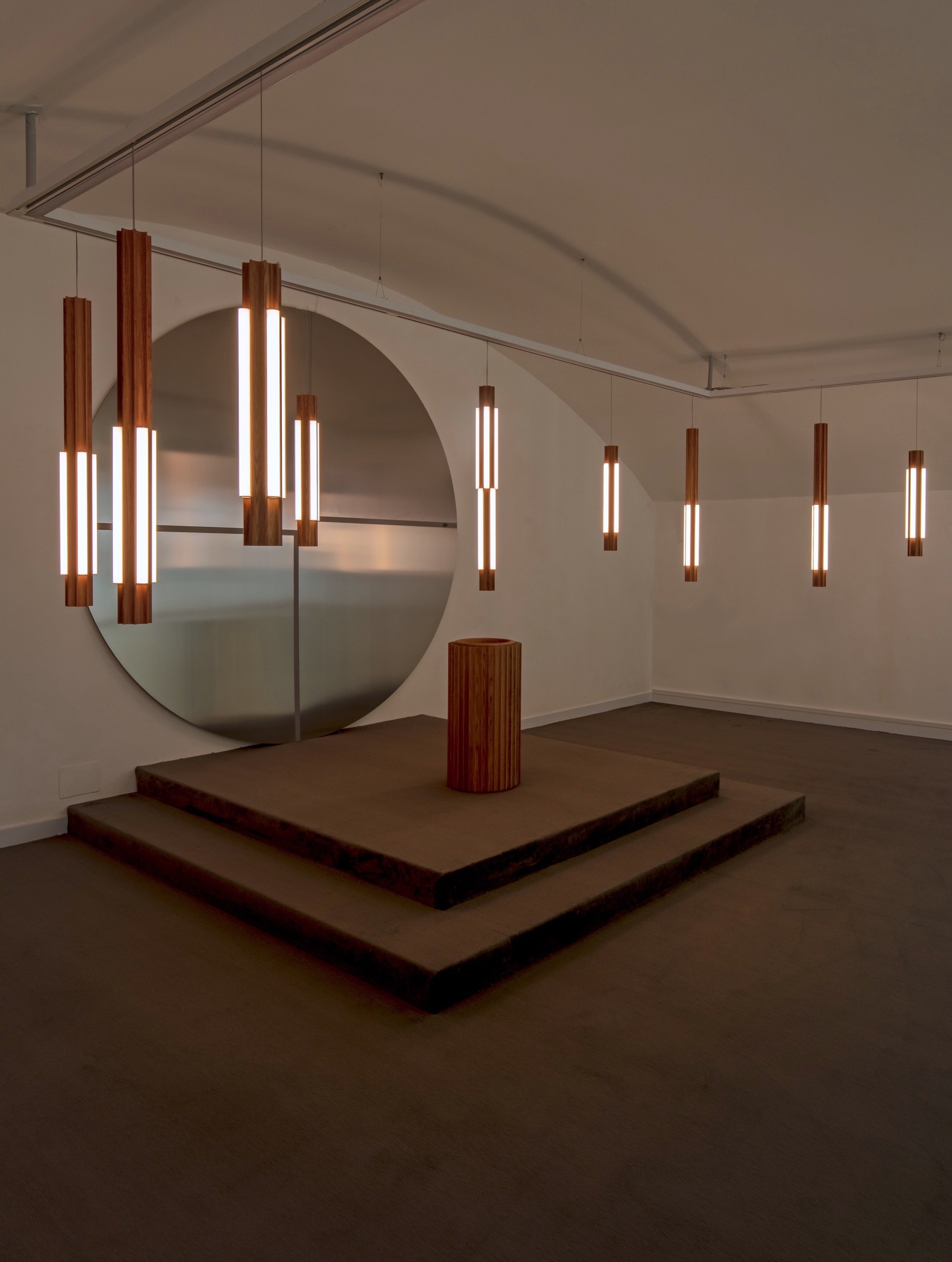 Lampa wisząca ALTAR drewno dębowe z mosiężnym wykończeniem