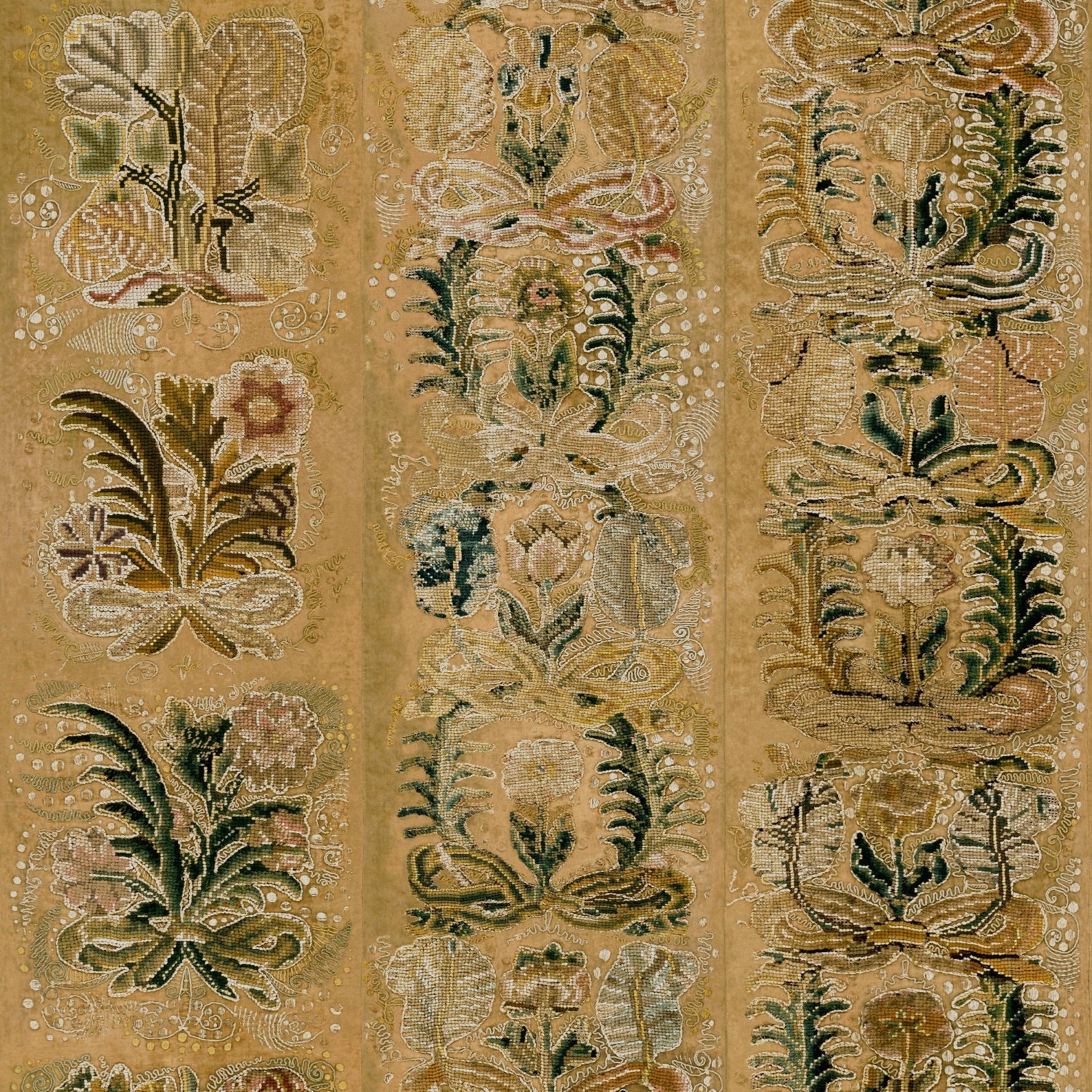 Tapeta tekstylna z motywem roślinnym ORNAMENT złoty z zielonym