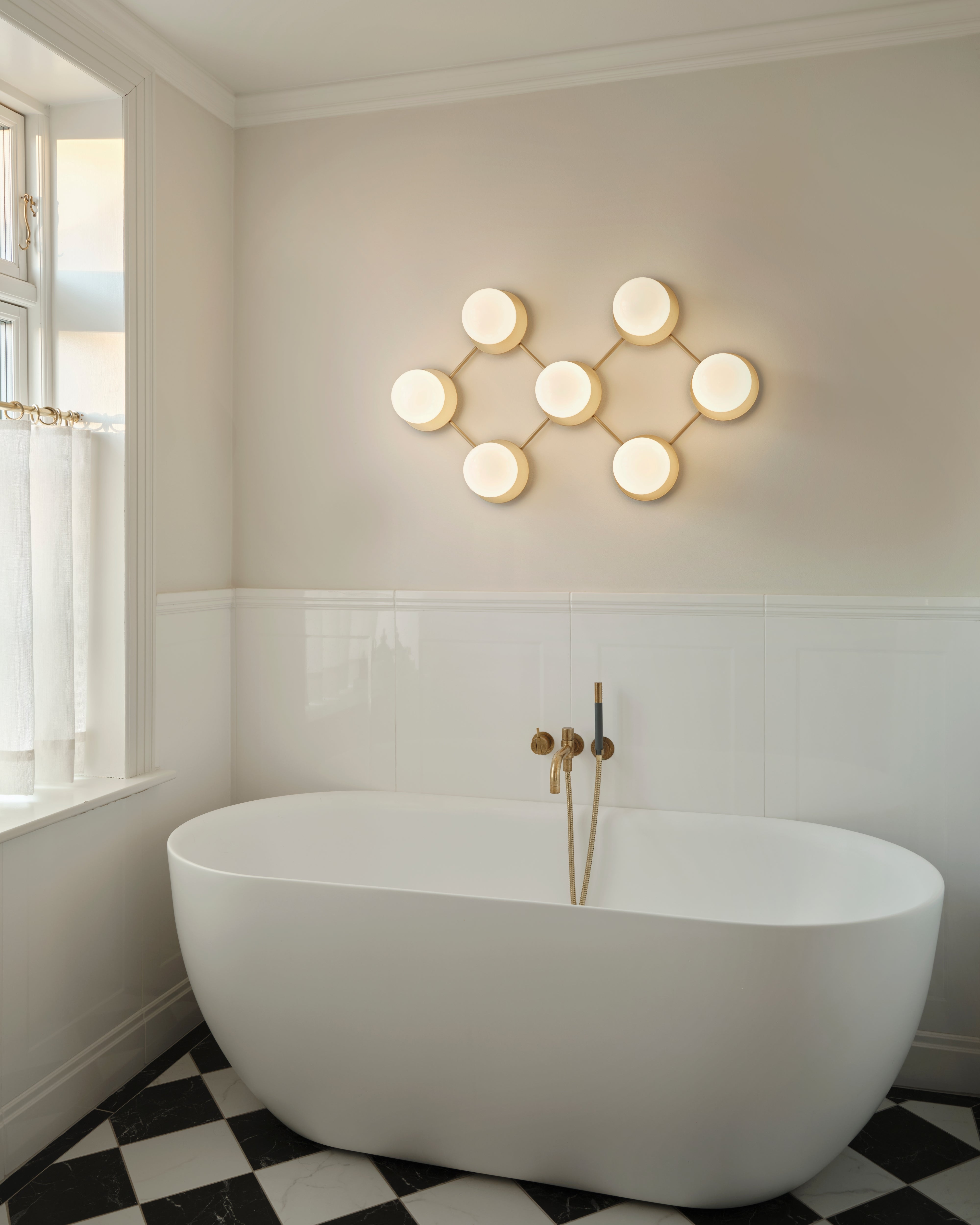 Wandleuchte LIILA 7 Gold mit opalem Glas