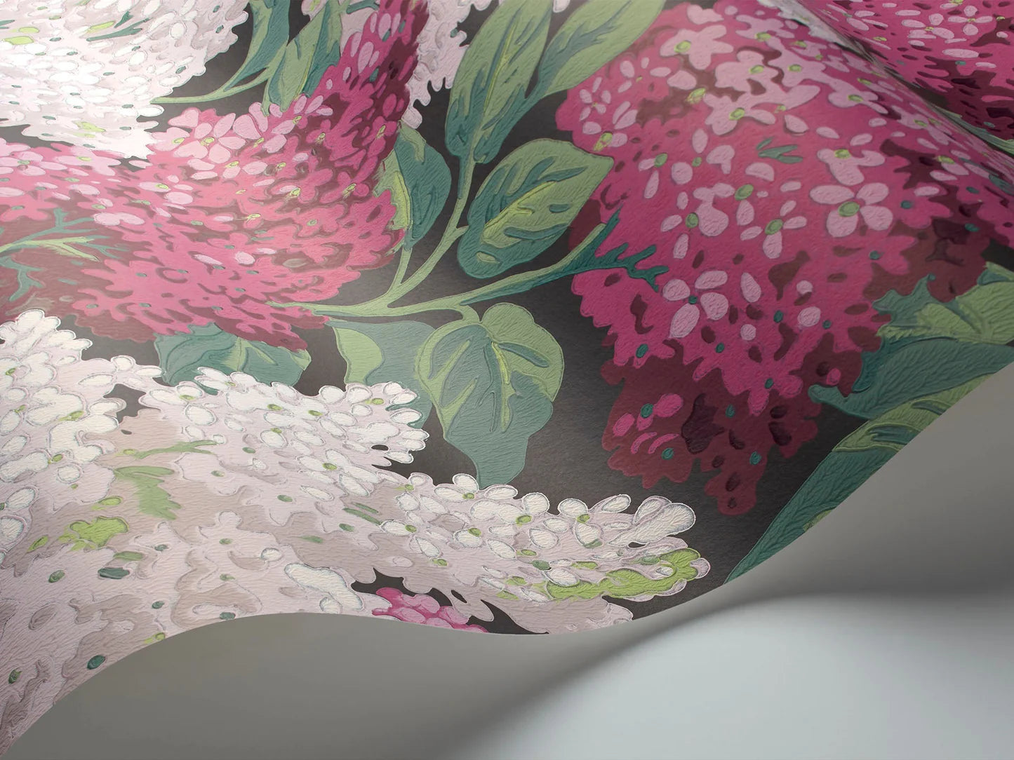 Tapeta z motywem roślinnym kwiatów bzu BOTANICAL BOTANICA - LILAC różowy z zielonym