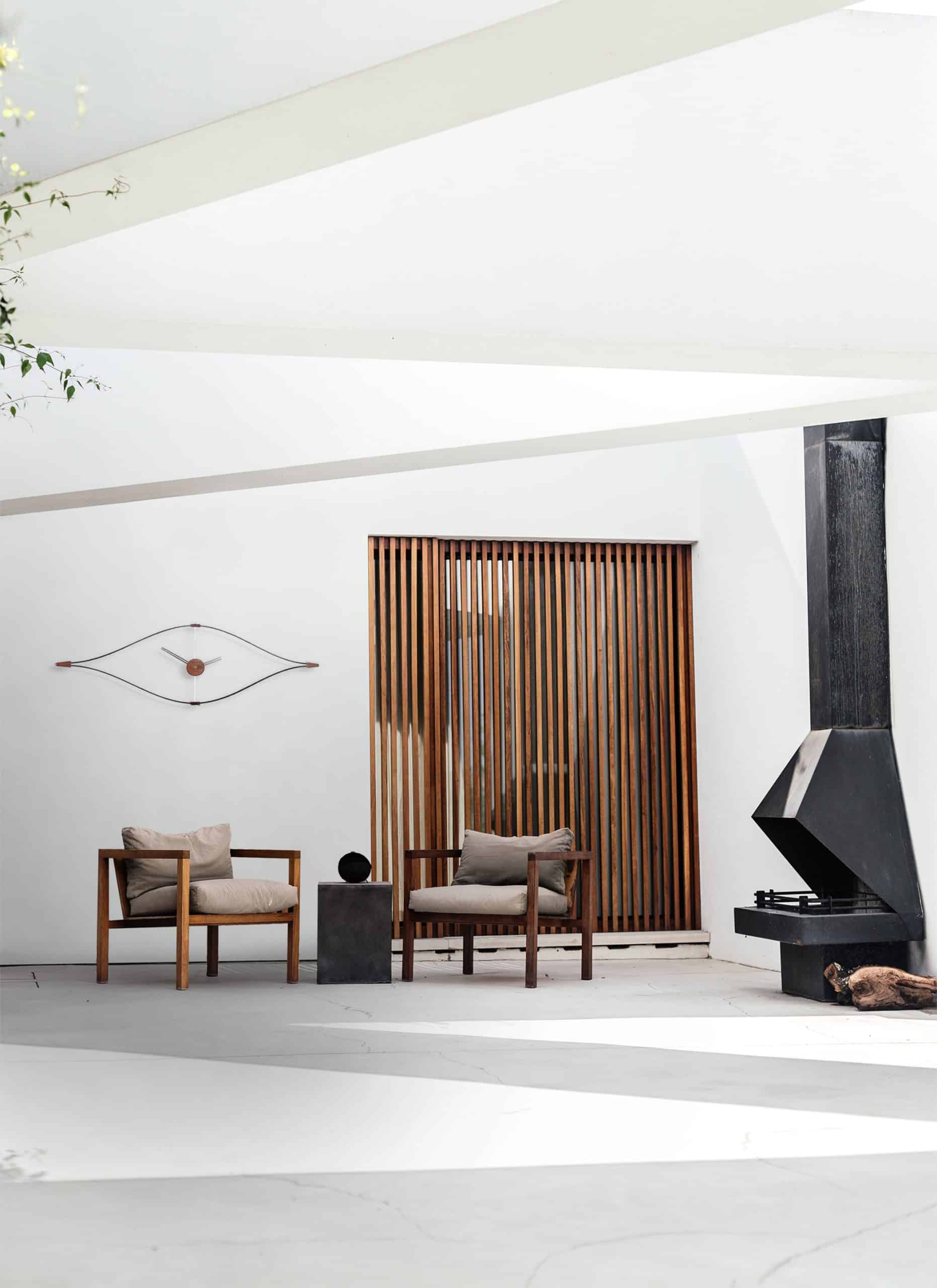 Zegar ścienny LOOK drewno orzechowe z chromowanym i czarnym