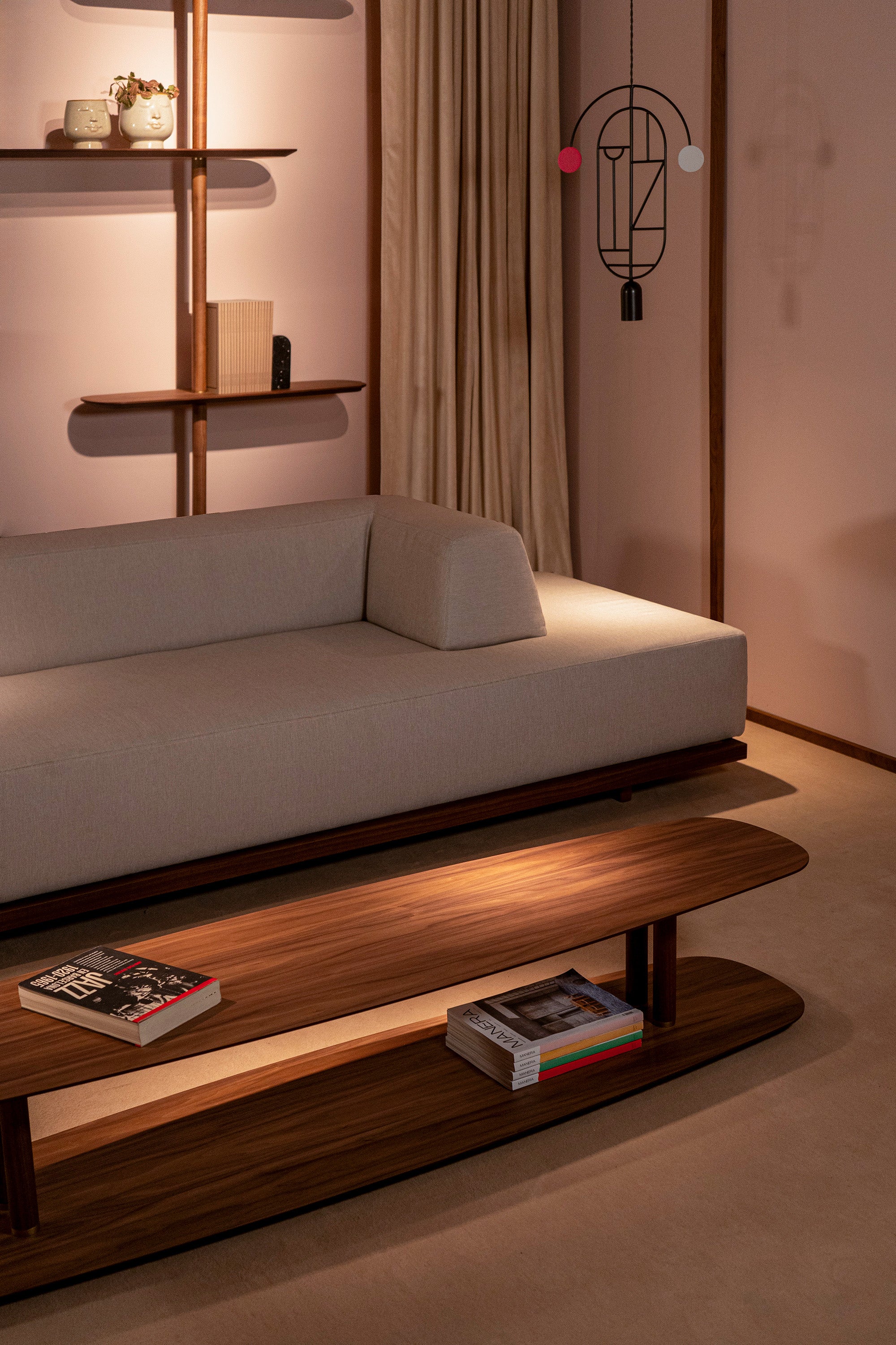 Ovaler Kaffeetisch AXIS Nussbaumfurnier