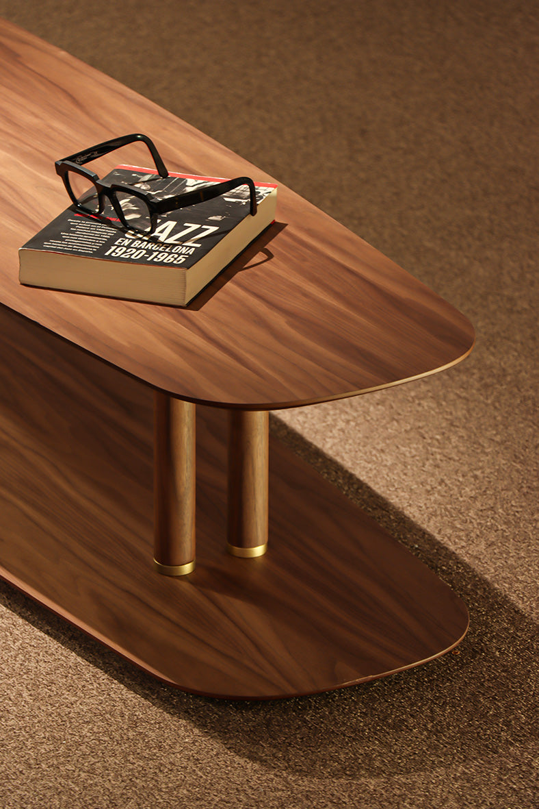 Ovaler Kaffeetisch AXIS Nussbaumfurnier