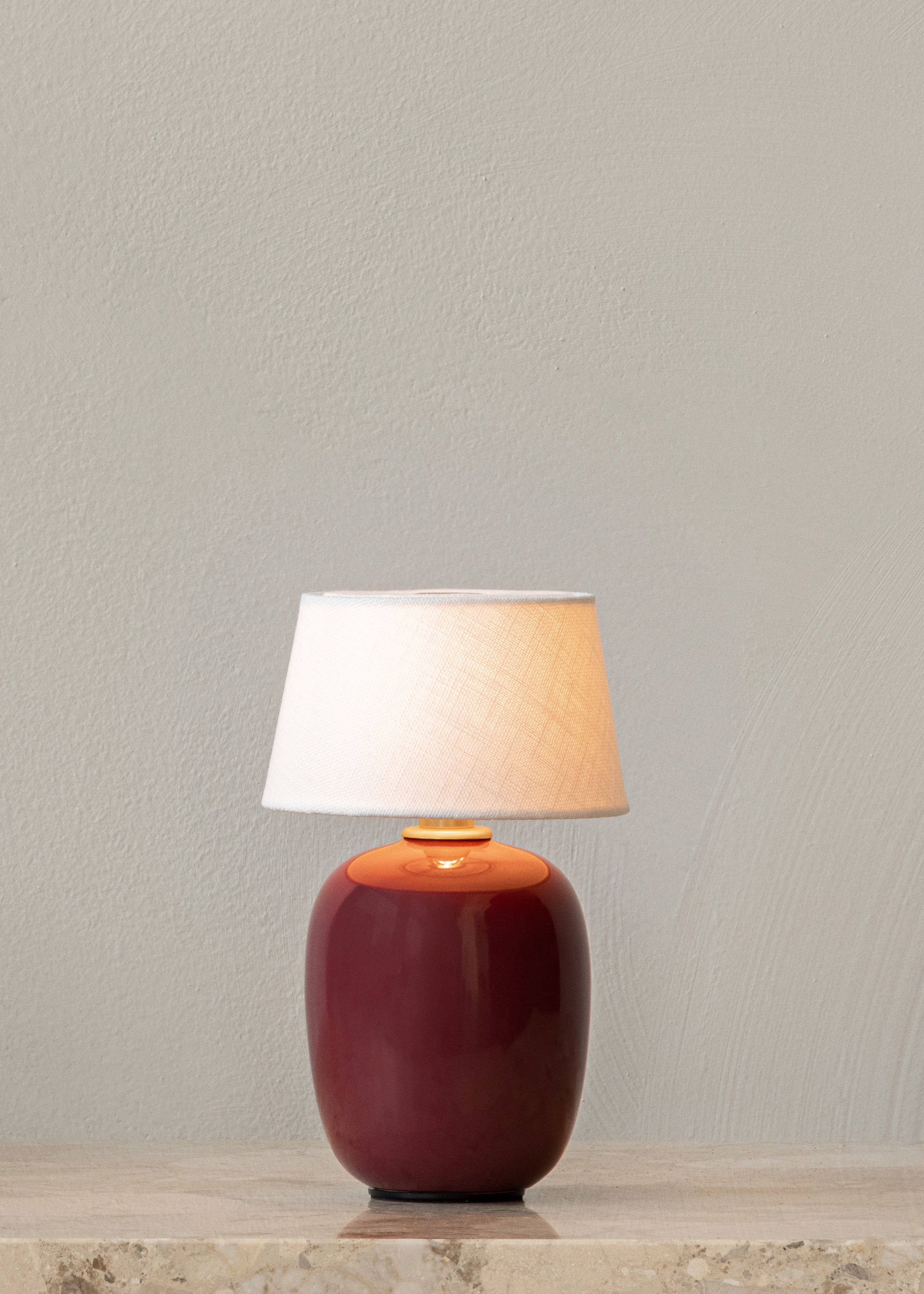 Portable lamp TORSO burgundy ceramic with white shade