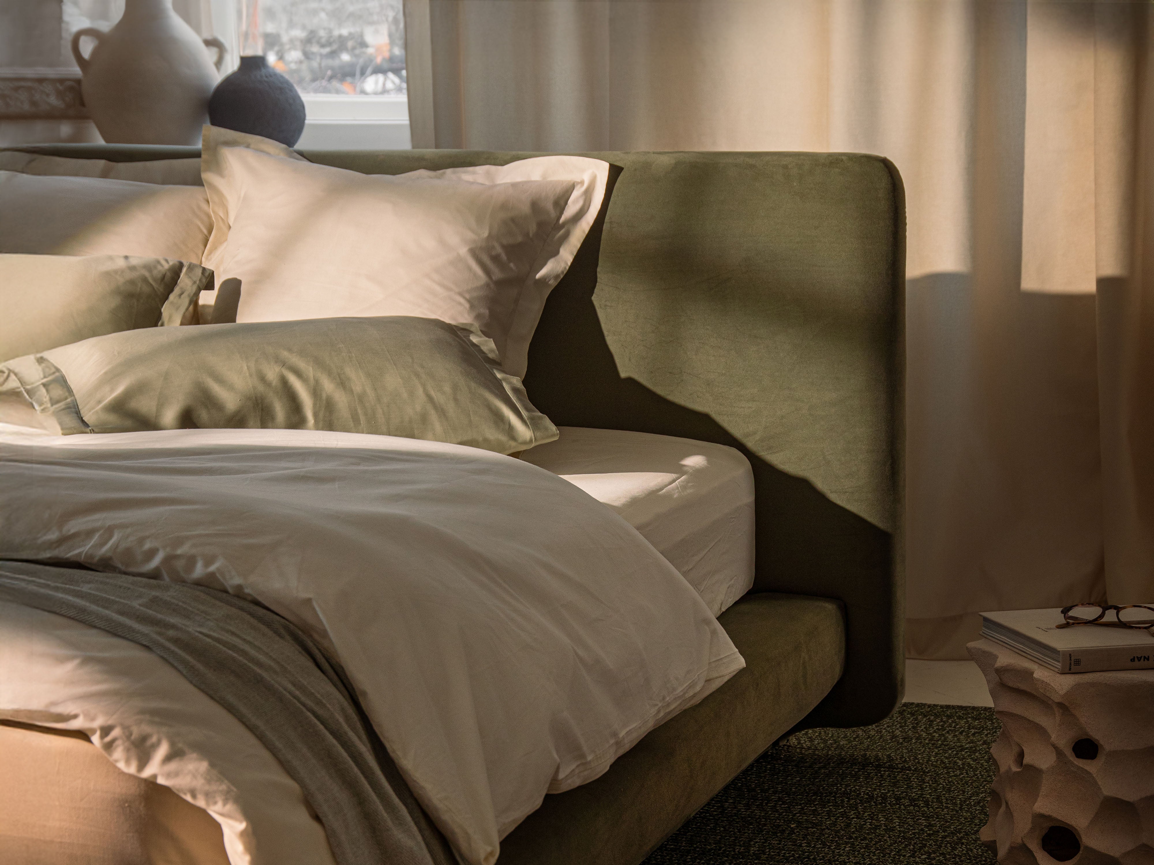 Łóżko aksamitne LINEA zielony