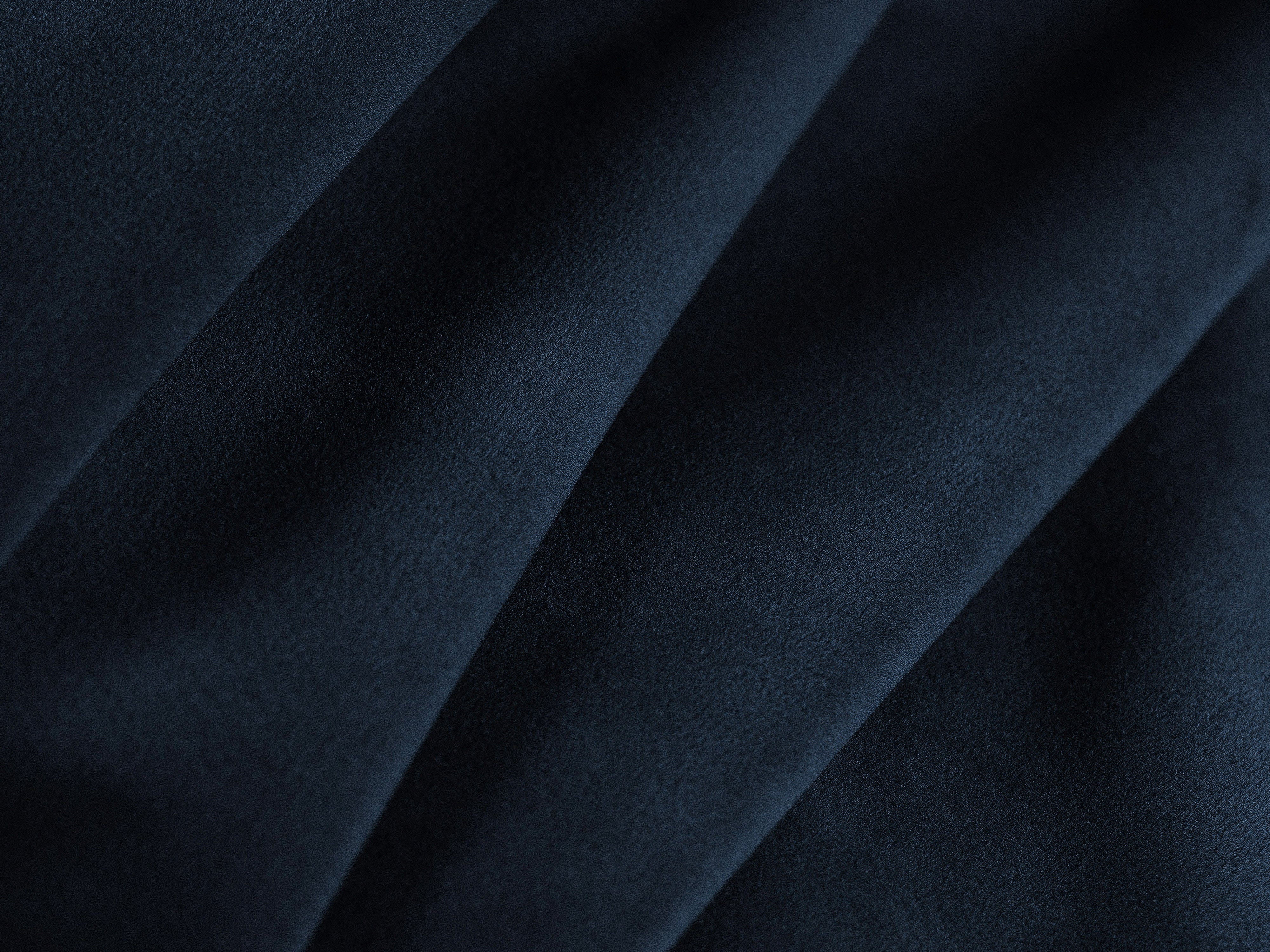 Linksseitiges, samtiges L-förmiges Ecksofa BEMY in königsblau