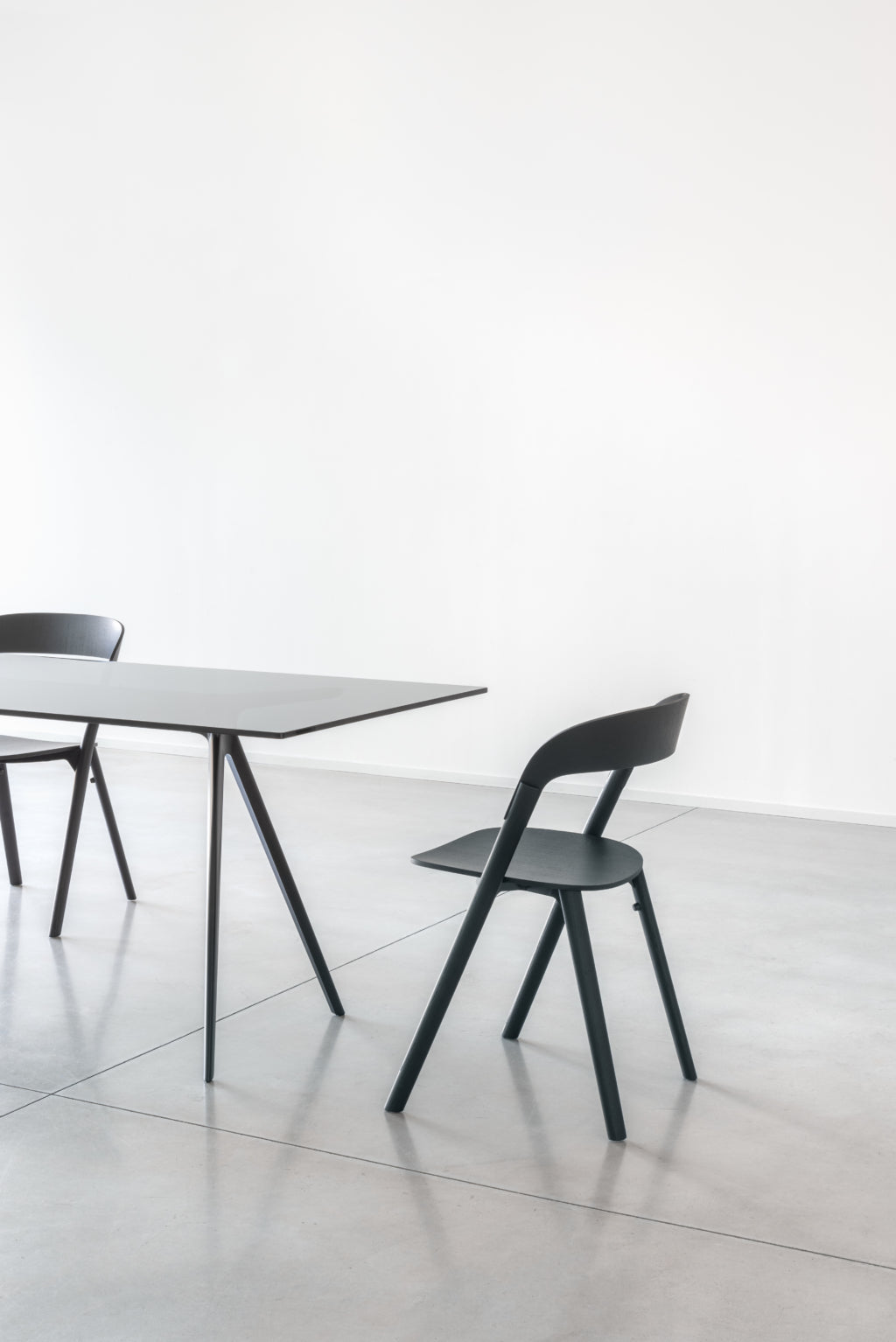 BAGUETTE Tisch mit weißem Aluminiumgestell