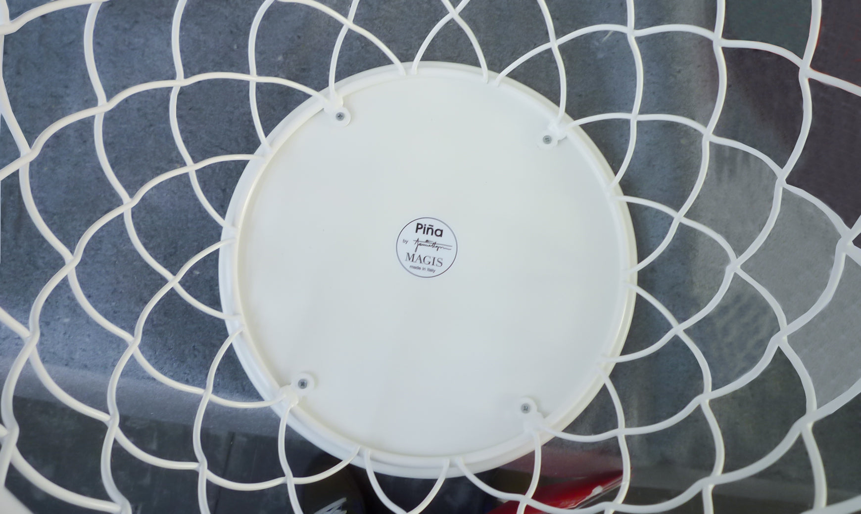 PIÑA side table with a red wooden top and red base