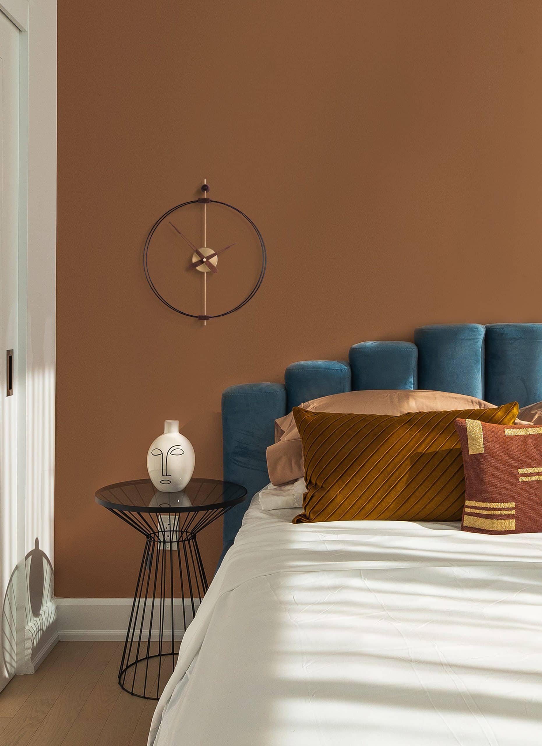 Zegar ścienny MICRO BARCELONA drewno orzechowe z czarnym i mosiężnym