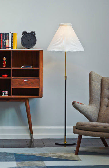 Lampa podłogowa MODEL 351 biały z czarno-złotą podstawą