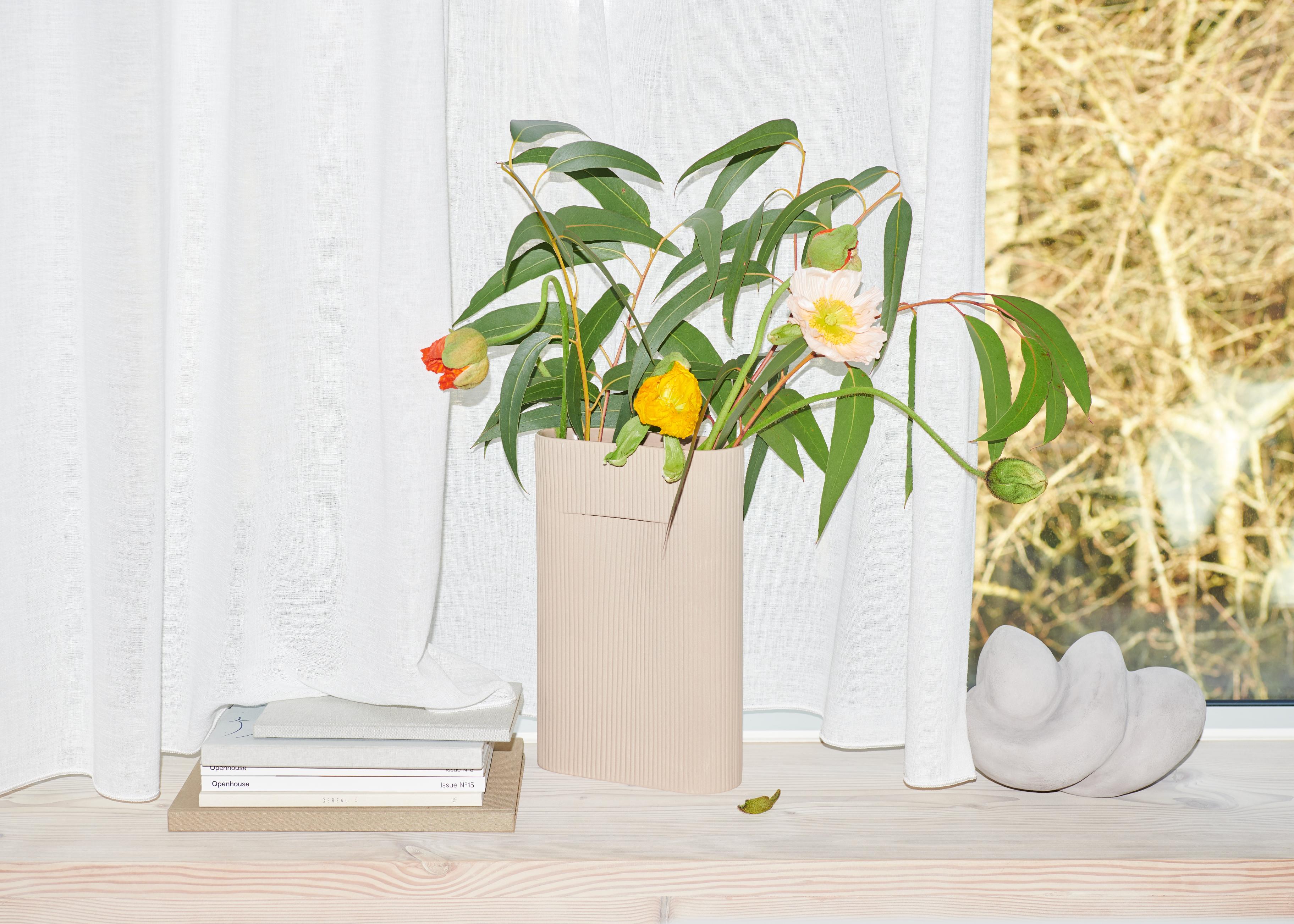 RIDGE beige ceramic vase