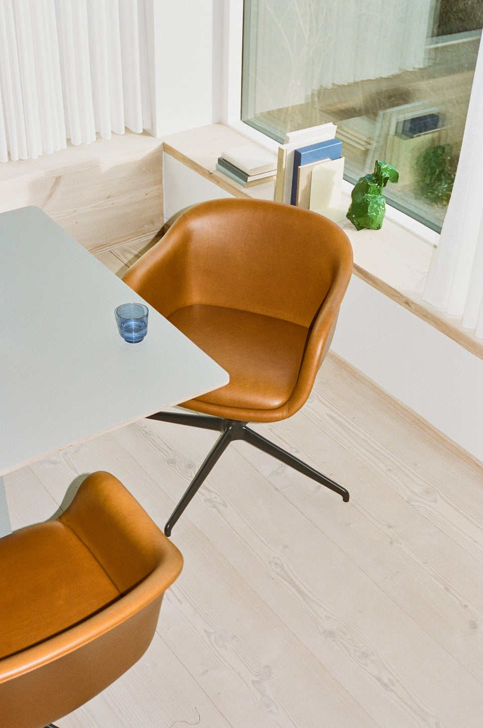 FIBER CONFERENCE Armchair with Armrests - Customizable